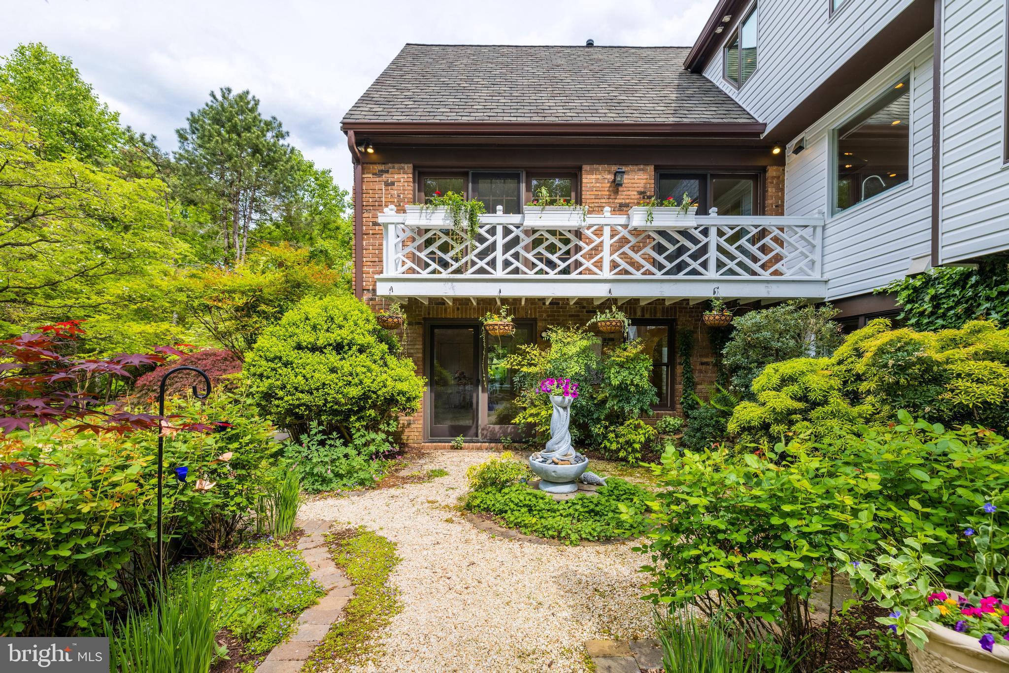 MCLEAN ESTATES - Residential