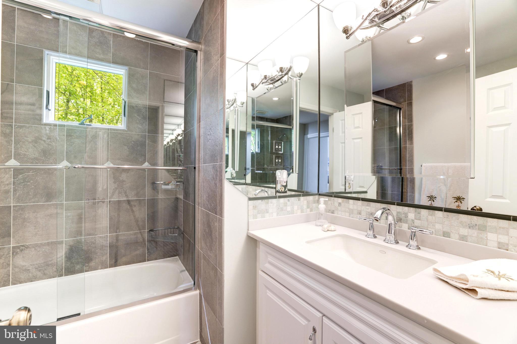 MCLEAN ESTATES - Residential