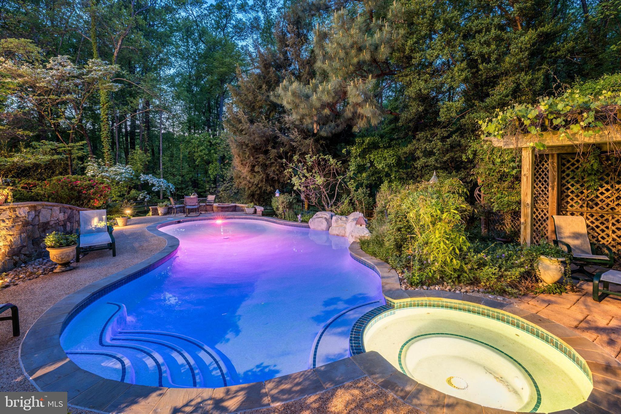 MCLEAN ESTATES - Residential