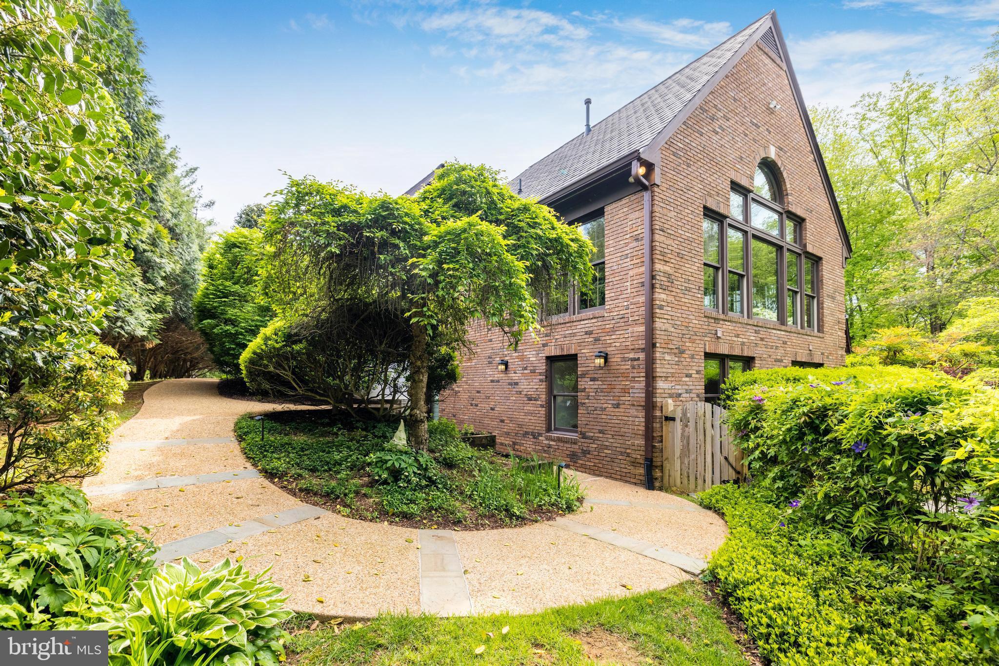 MCLEAN ESTATES - Residential