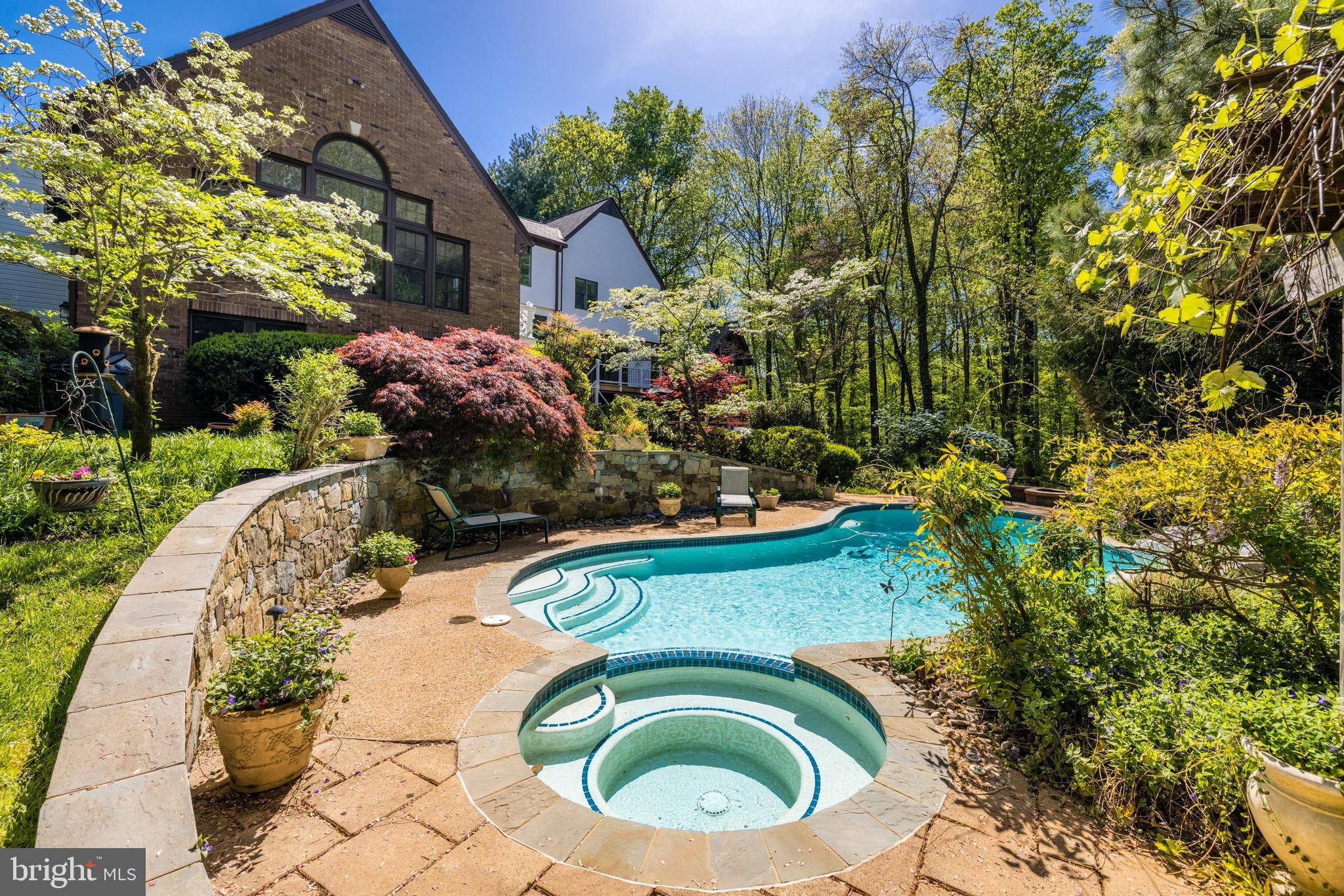 MCLEAN ESTATES - Residential