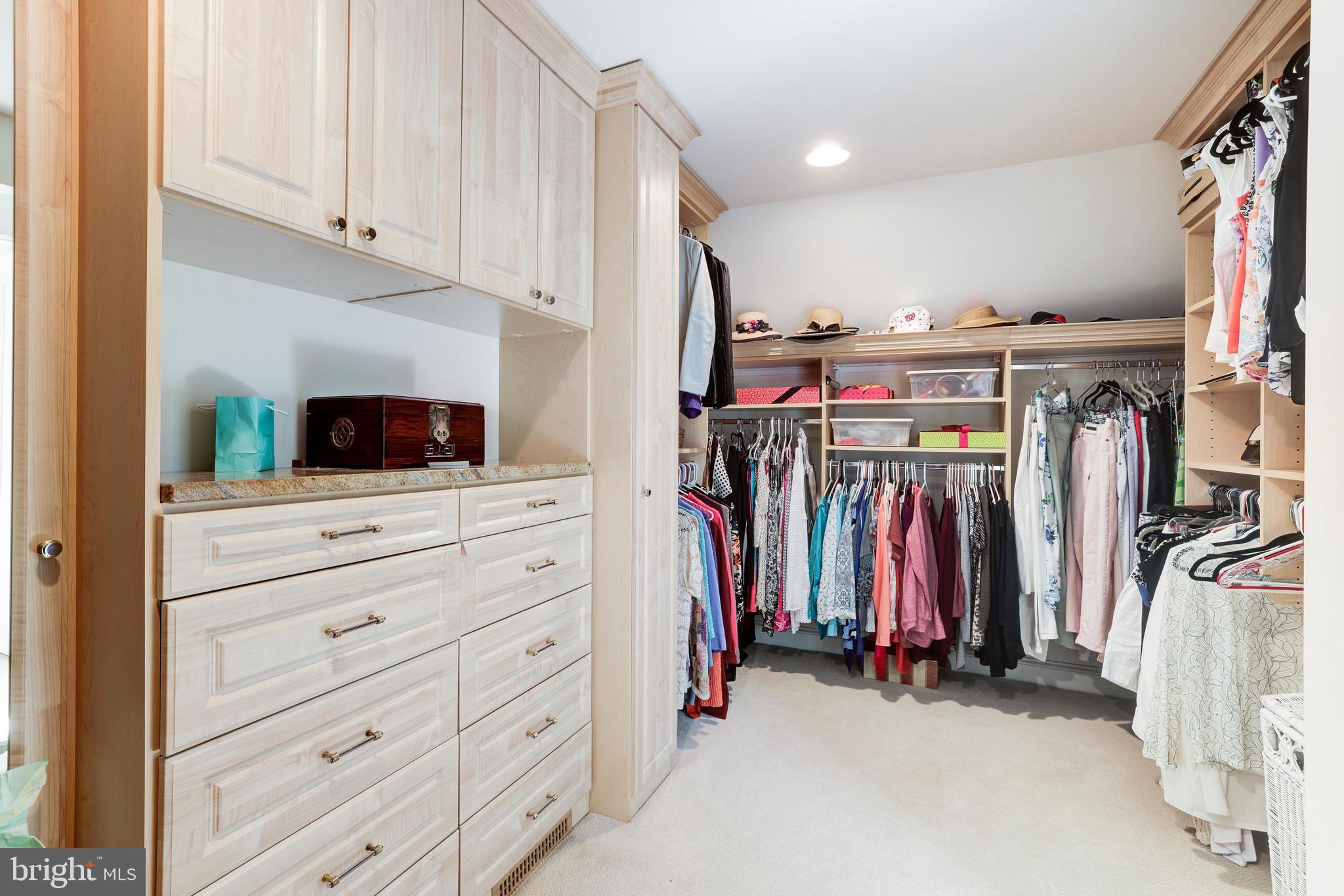 MCLEAN ESTATES - Residential