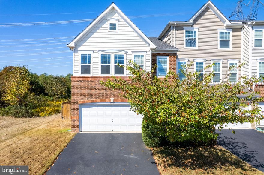 ***OPEN HOUSE 9/14/2025 (SUN) 12-3 PM ***THIS IS THE HOME YOU 'VE BEEN WAITING FOR: A VILLA STYLE TOWNHOUSE IN ALDIE !!!*** CLOSE  TO SHOPPINGS AND STONE SPRING HOSPITAL  **** END UNIT , LARGE OPEN SPACE REAR AND LEFT SIDE ***LARGE LOT 0.09 ACRE (WOW!!!) ** ***HARD TO FIND 1ST FLOOR  BEDROOM + FULL BATHROOM  UNDER $800,000 *** 4BR+3 BATH + 2 CAR GARAGE!!!  *** BRIGHT  & VERY OPEN FLOOR PLAN ***BEAUTIFUL END-UNIT TOWNHOUSE WITH MANY UPGRADES!!! ***2 STORY FOYER ***NEW ROOF*** LARGE FENCES BACKYARD /LARGE  CUSTOM PATIO/ CUSTOM AWNING *** CROWN MOLDINGS *** WROGHT IRON RAILINGS *** MAPLE CABINETS/STAINLESS STEEL APPLIANCES/BUILT IN MICROWAVE & OVEN  *** GE DISHWASHER AND GE REFRIGERATOR ***GE COOKTOP WITH GE MONOGRAM VENTILATION FAN /LARGE PANTRY/ L-A-R-G-E KITCHEN ISLAND  IN KITCHEN (GOOD FOR 5-6 PERSONS)*** FIREFPLACE **** WOOD FLOORS (FOYER/KITCHEN/DINING ROOM/FMAILY ROOM)) ***MAIN LEVEL (4TH BEDROOM+3RD BATH) &   3BR + 2 BATH + LARGE LOFT ON 2ND FLOOR (can make another family room on 2nd level ---Bring your decorating ideas --- decorate with couch/table/TV on the wall) *** LARGE MASTER BEDROOM WITH TRAY CEILING*** WASHER AND DRYER(2ND FLOOR) ** & MUCH MORE!!!
