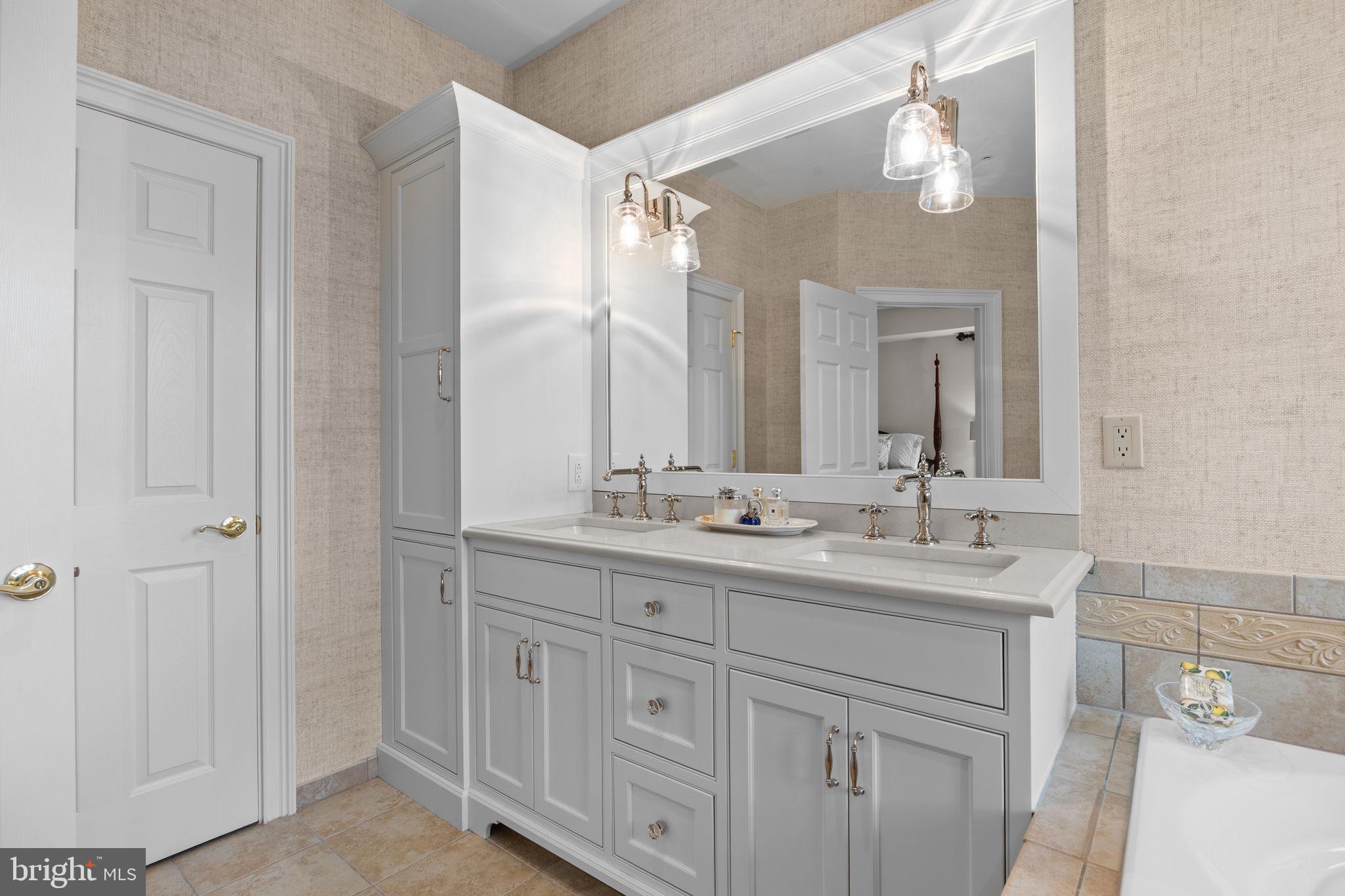 PHILLIPS COURT - Residential