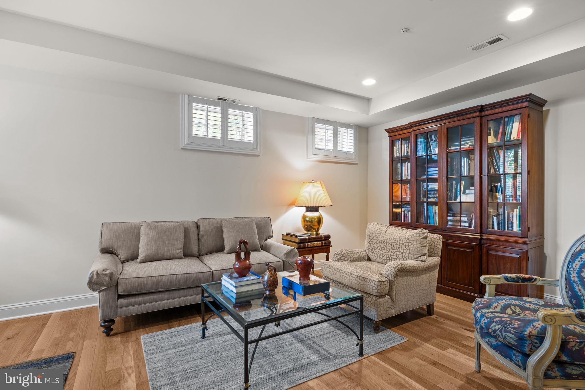 PHILLIPS COURT - Residential