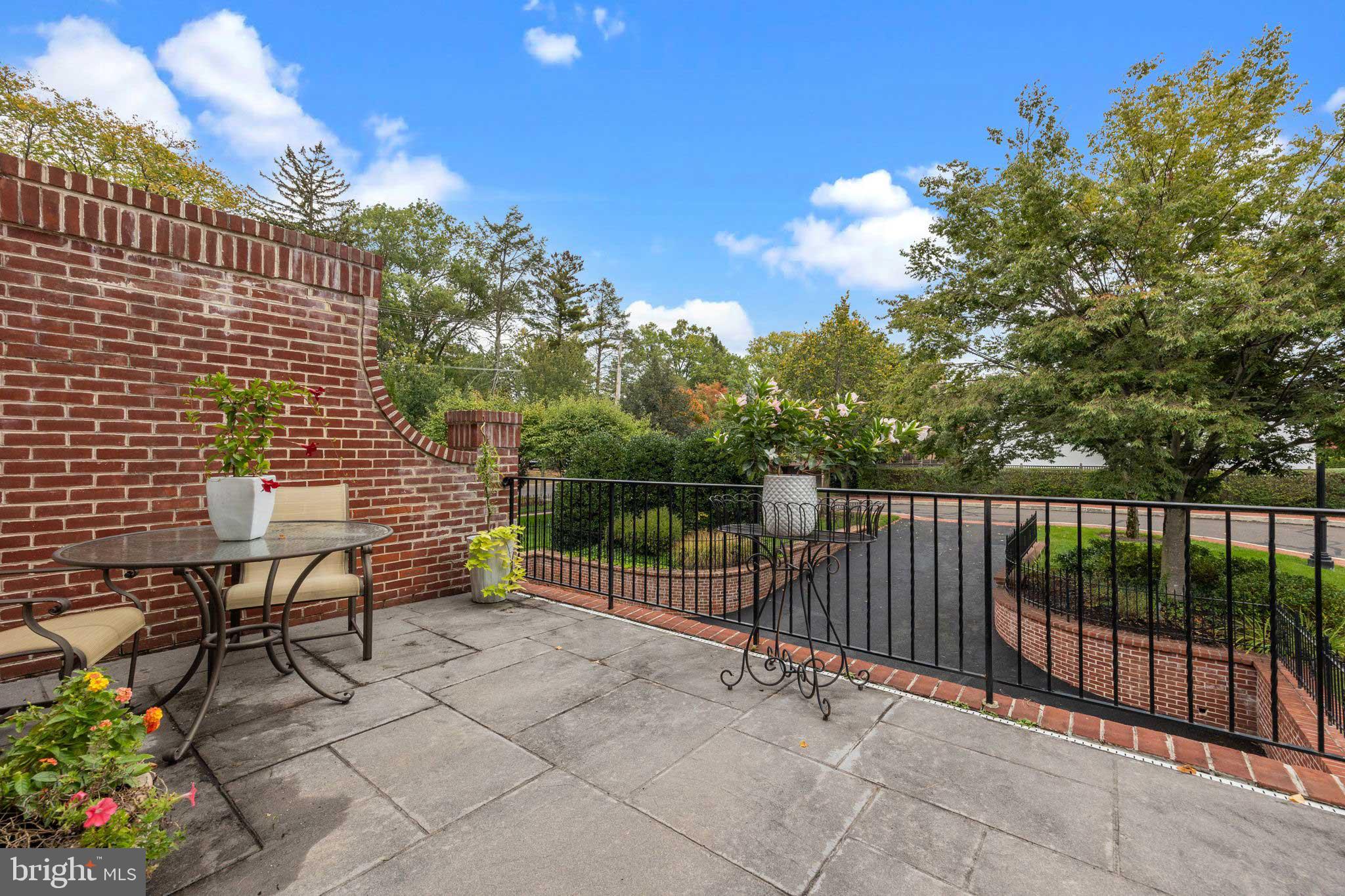 PHILLIPS COURT - Residential