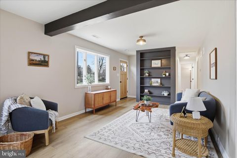 2472 LEAMAN ROAD RONKS PA 17572