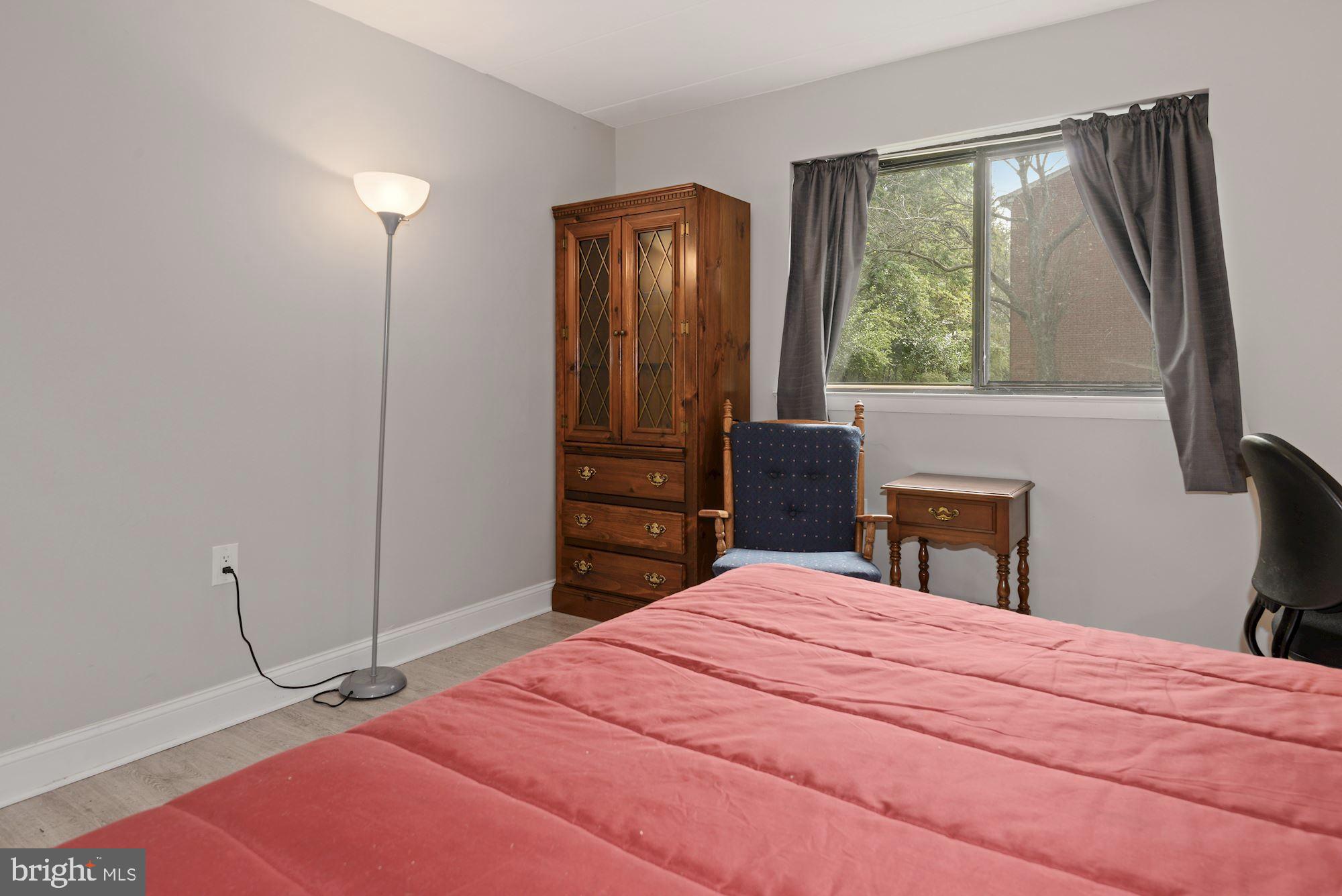 COUNTRY CLUB GREEN - Residential Lease