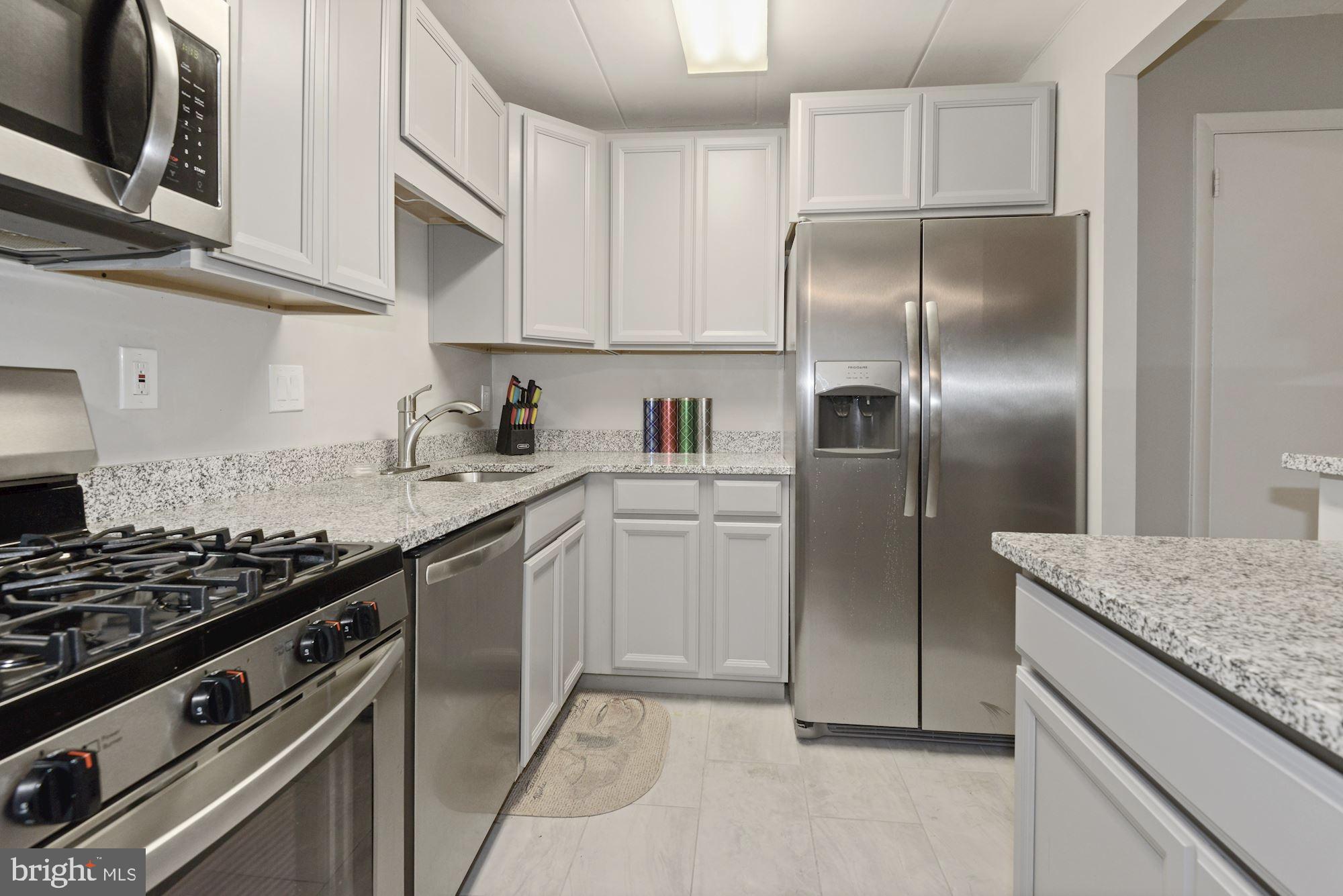 COUNTRY CLUB GREEN - Residential Lease