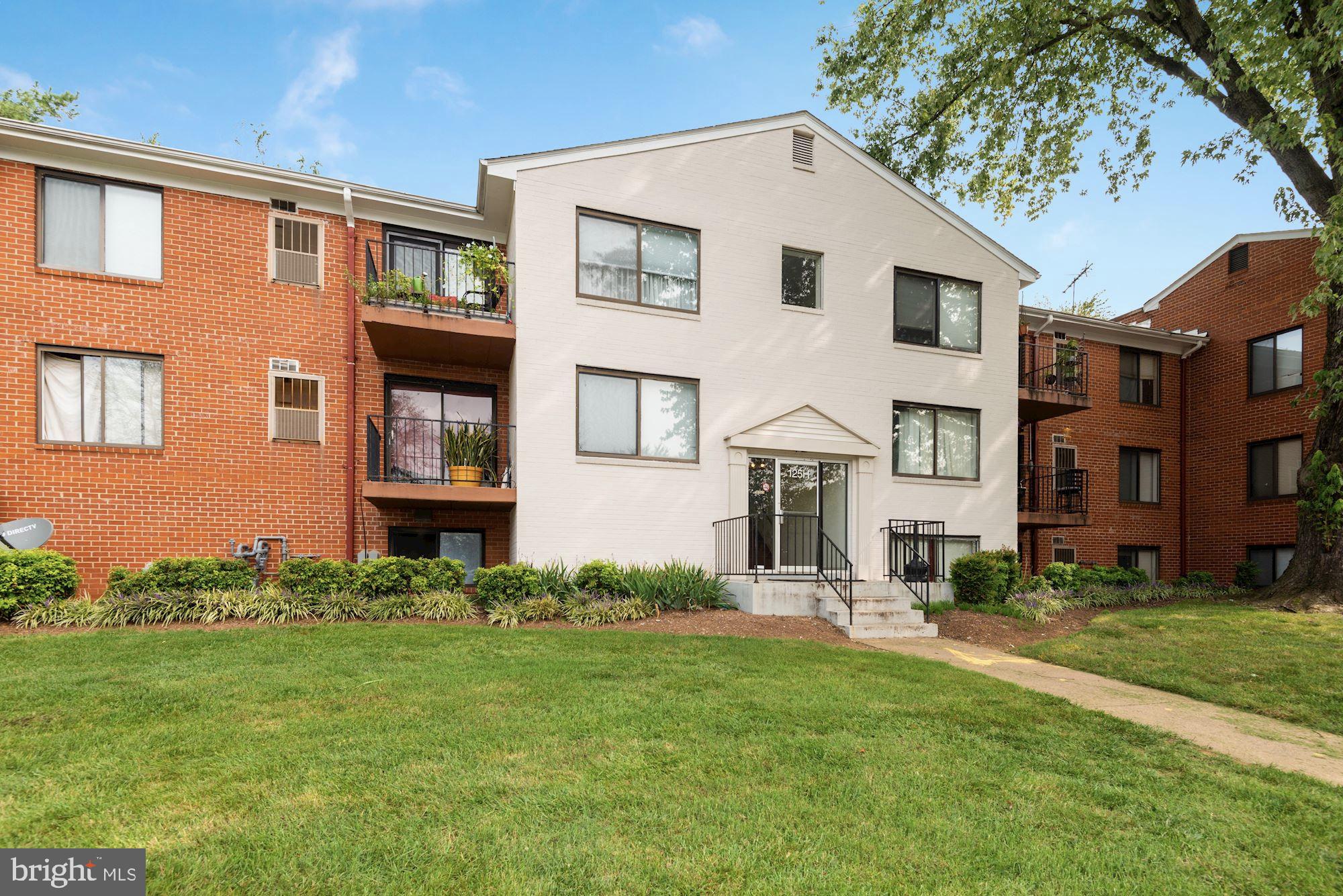 COUNTRY CLUB GREEN - Residential Lease