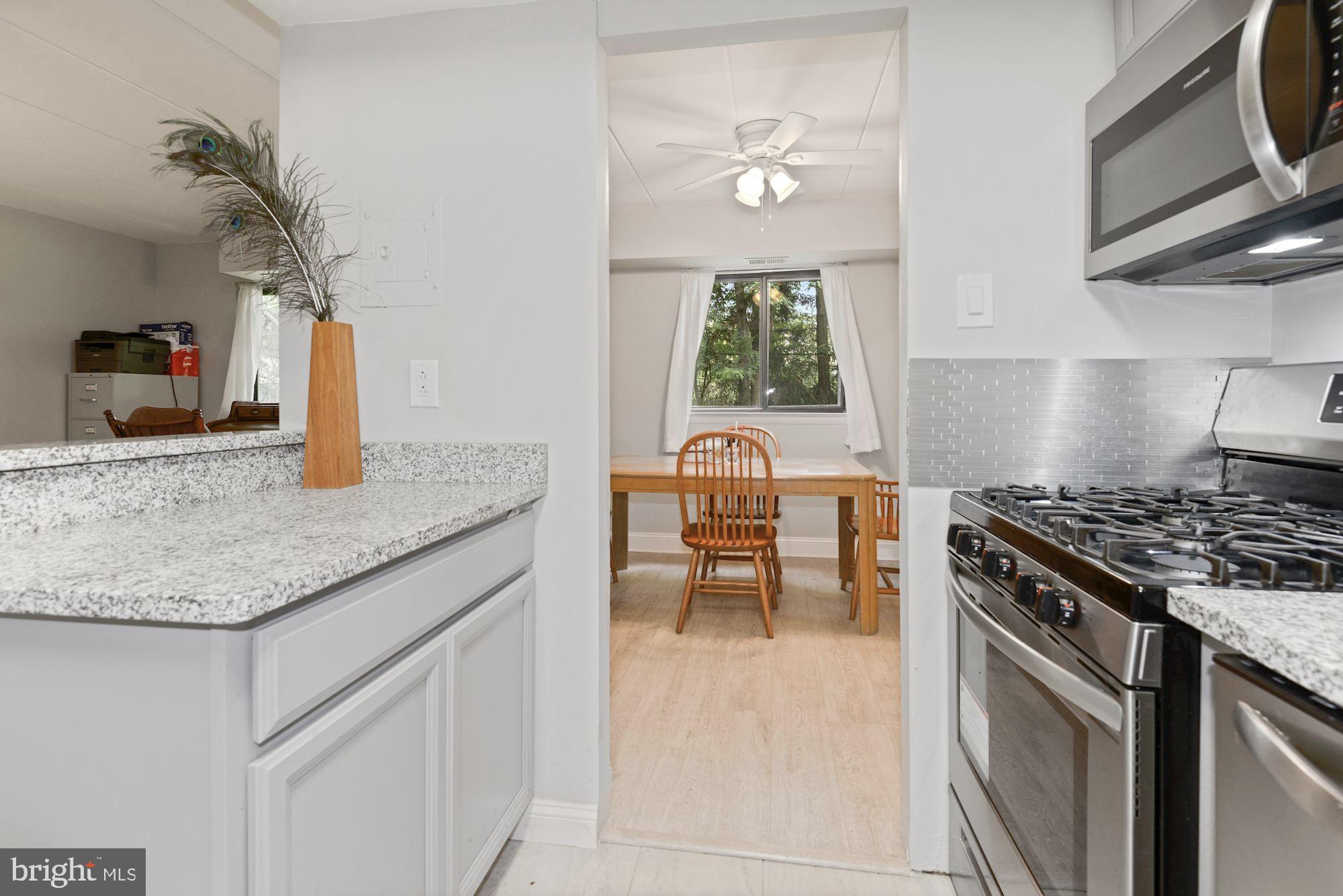 COUNTRY CLUB GREEN - Residential Lease