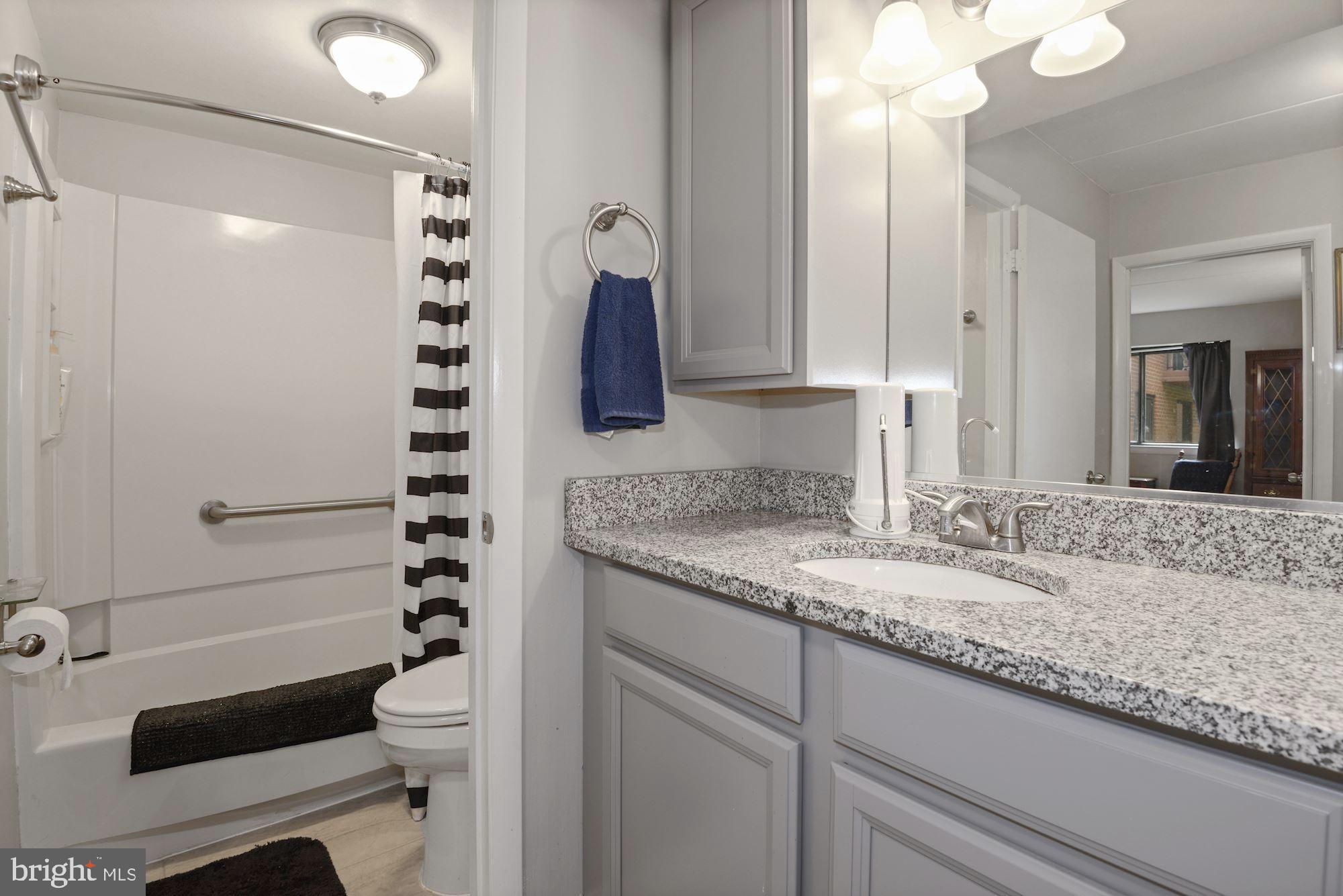 COUNTRY CLUB GREEN - Residential Lease