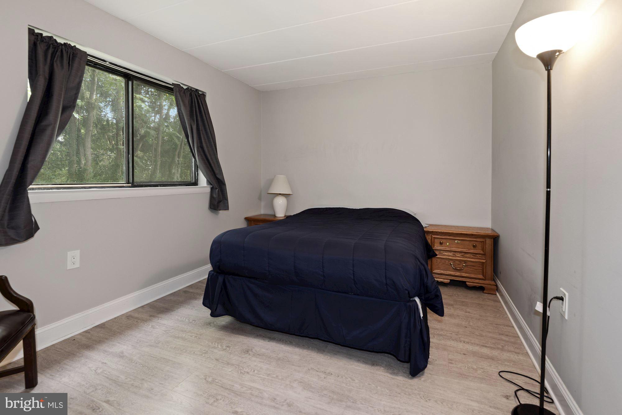 COUNTRY CLUB GREEN - Residential Lease