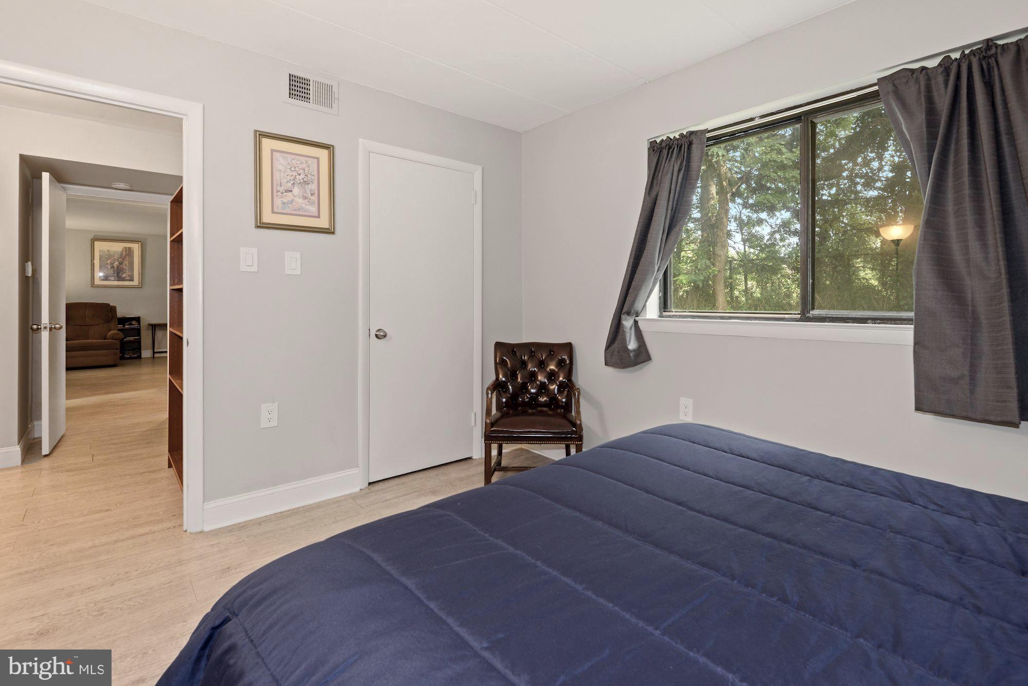 COUNTRY CLUB GREEN - Residential Lease