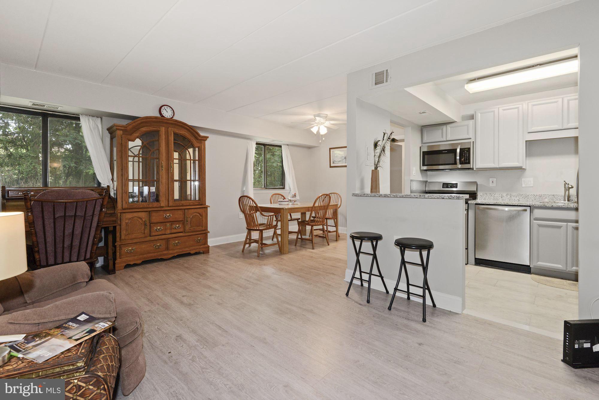 COUNTRY CLUB GREEN - Residential Lease