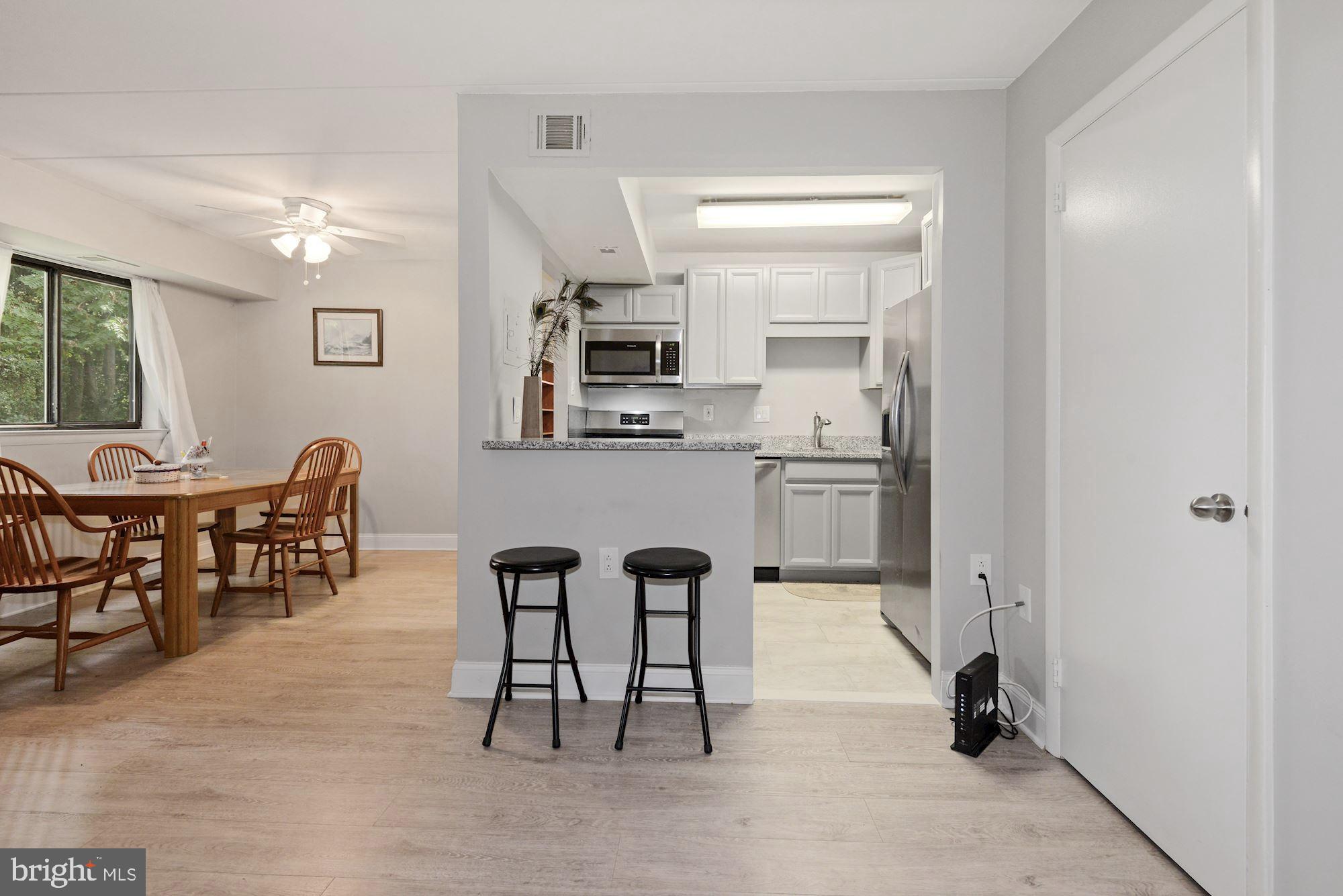 COUNTRY CLUB GREEN - Residential Lease