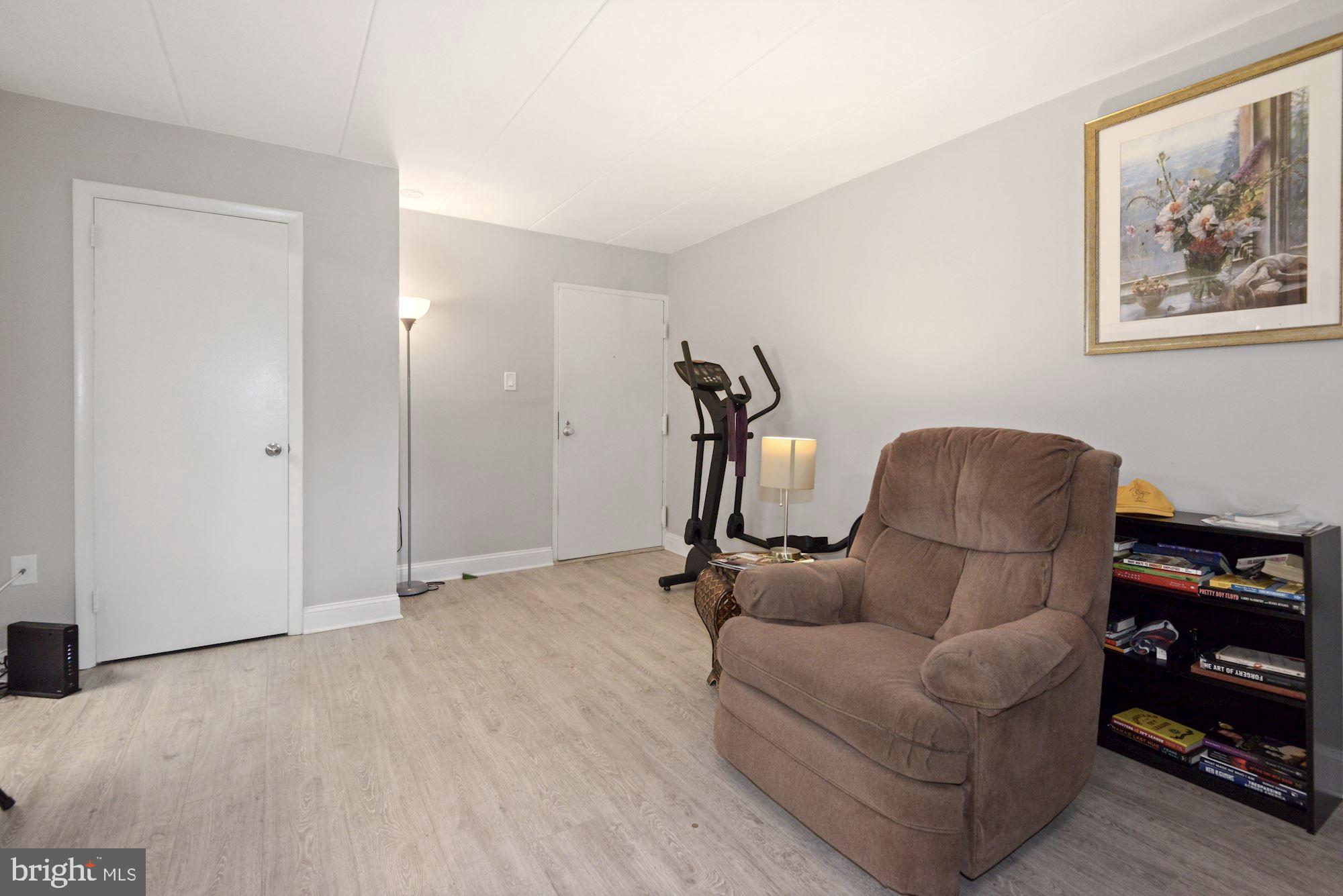 COUNTRY CLUB GREEN - Residential Lease