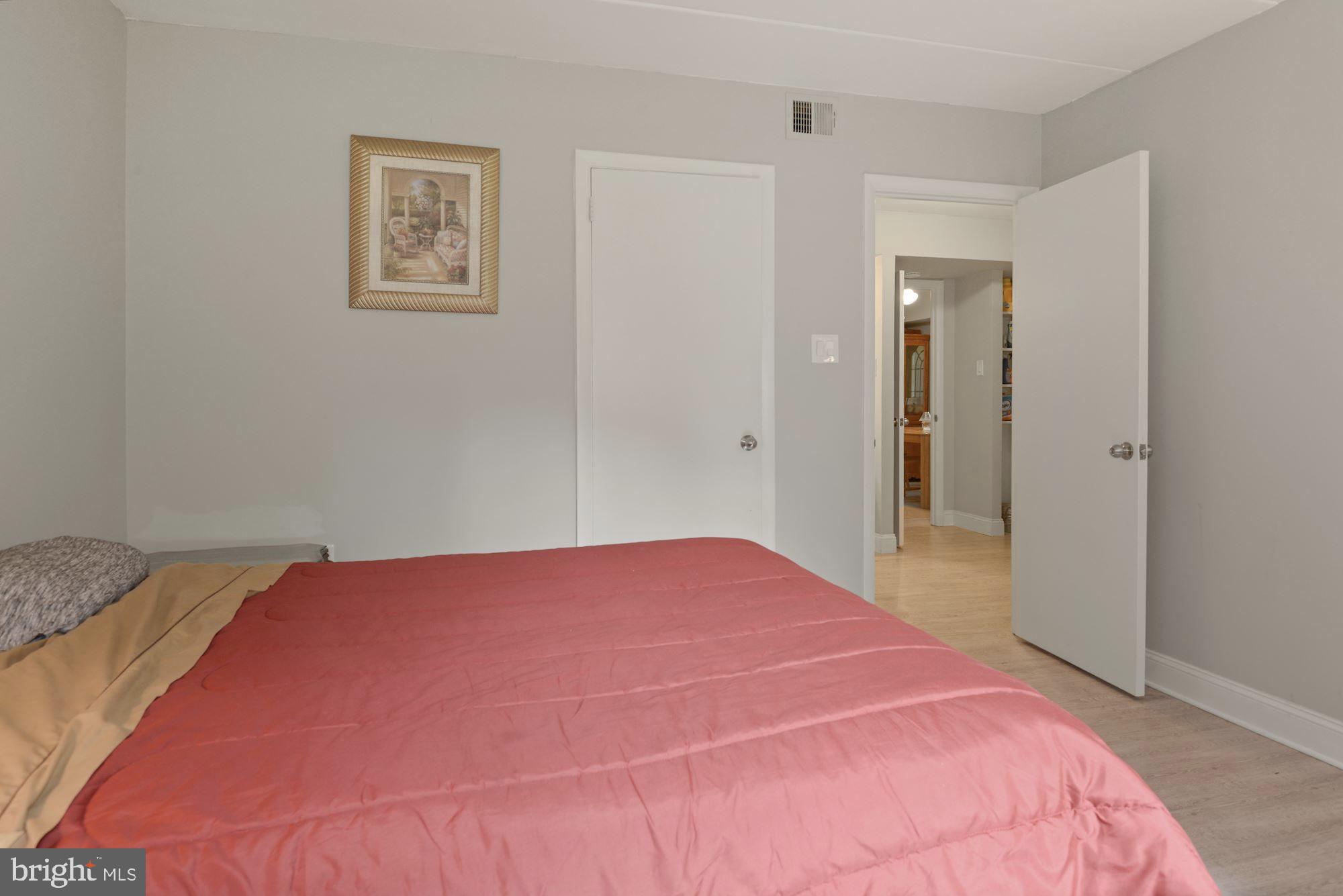 COUNTRY CLUB GREEN - Residential Lease