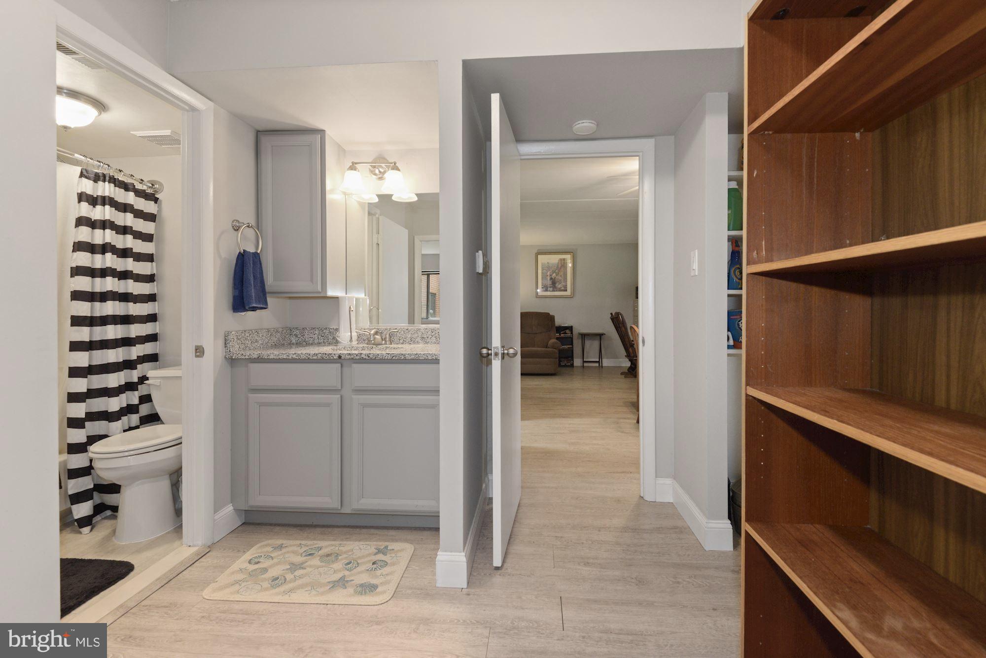 COUNTRY CLUB GREEN - Residential Lease