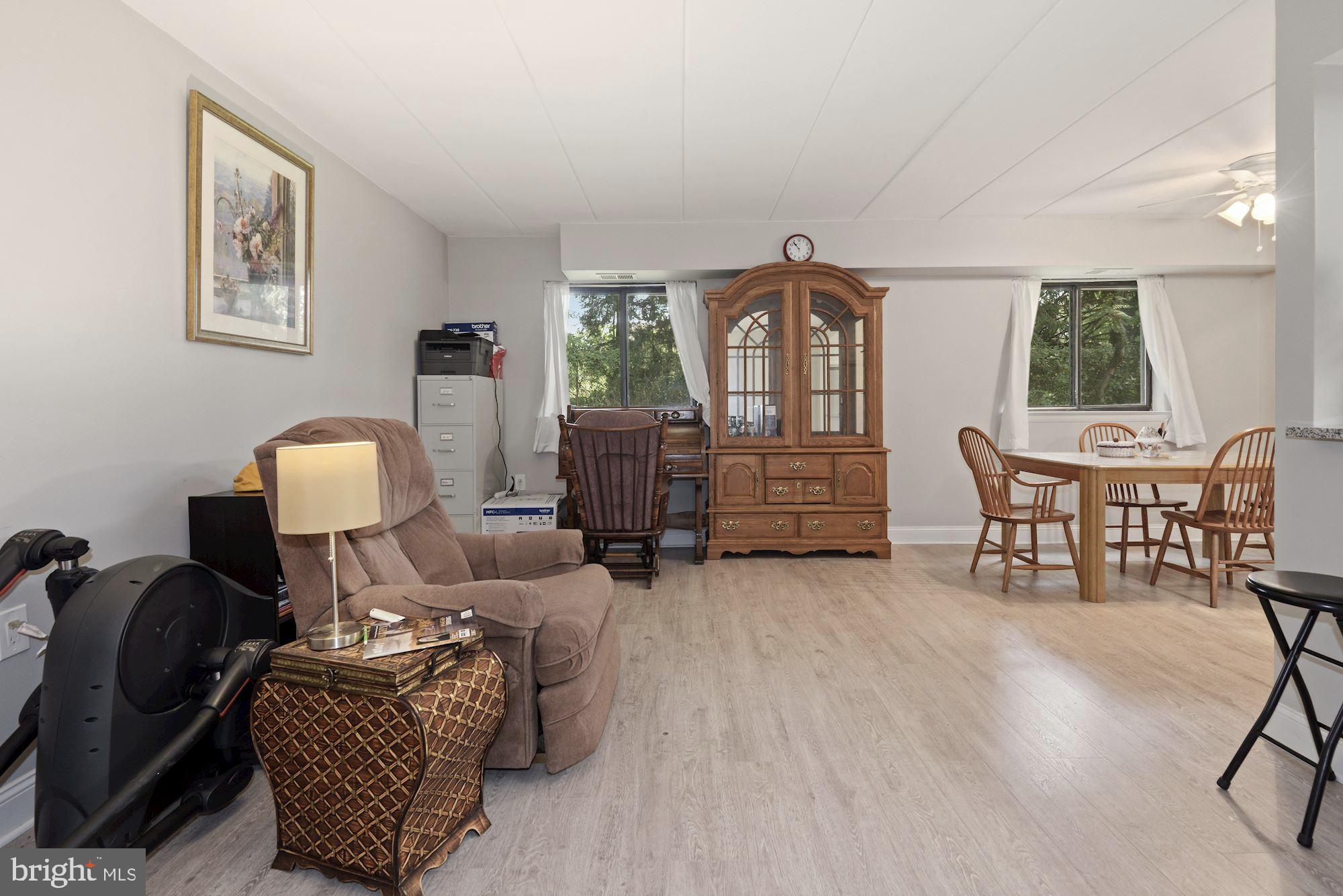 COUNTRY CLUB GREEN - Residential Lease