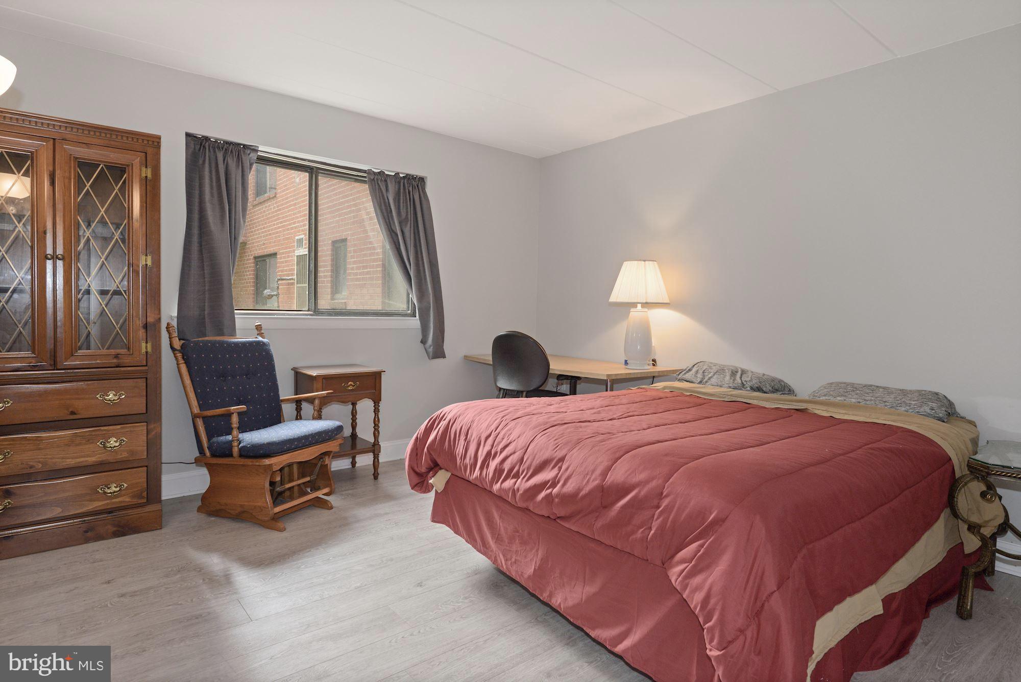 COUNTRY CLUB GREEN - Residential Lease