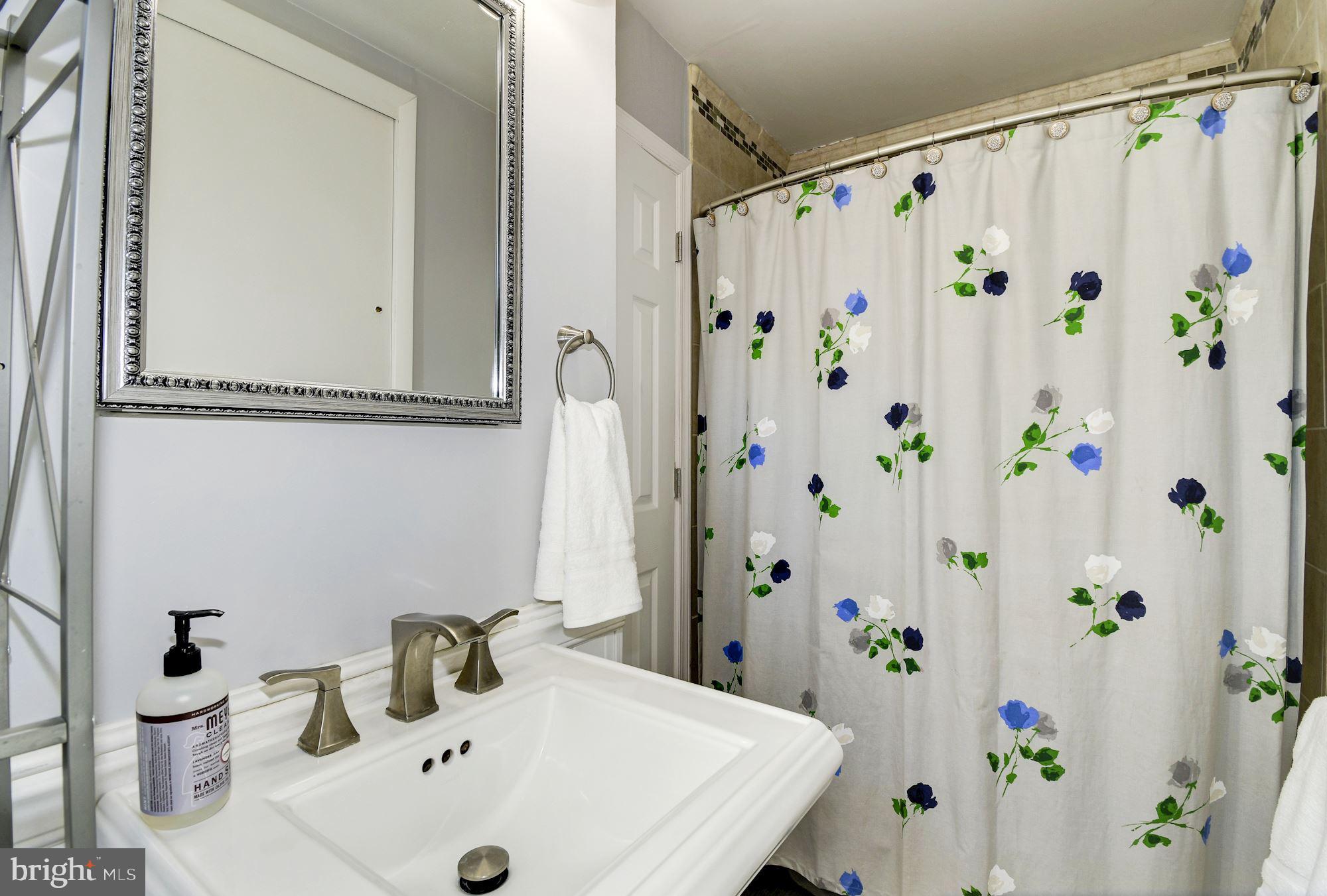 WAYNEWOOD - Residential