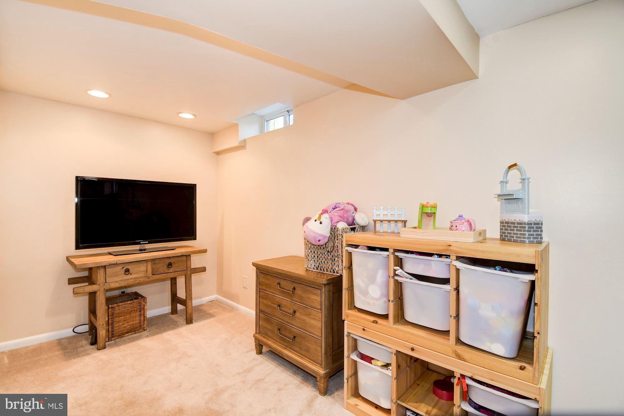 WAYNEWOOD - Residential