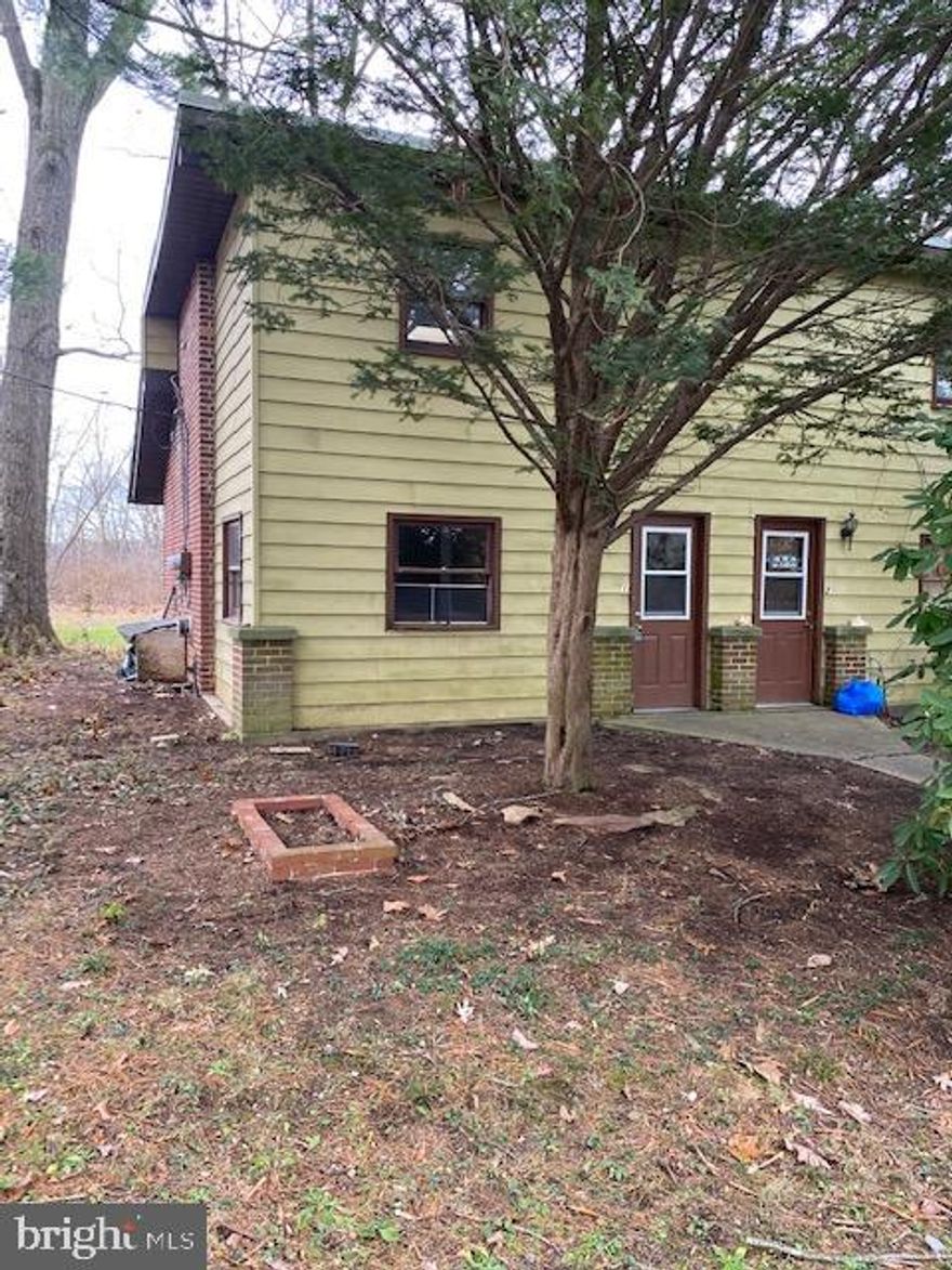 For rent is a nice loft style 1 bedroom apartment. Water, sewer and trash are included. Tenant pays electric and heat. No smoking, no pets. 615 minimum credit score.