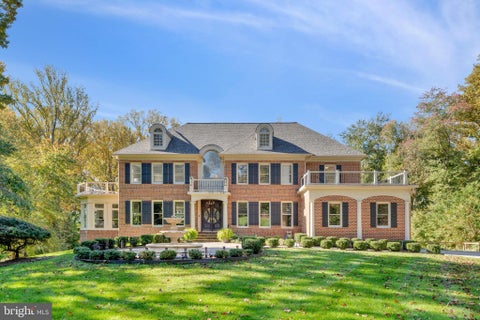 Photo of 10313 Forest Maple Road, VIENNA, VA 22182 (MLS # VAFX2347846)