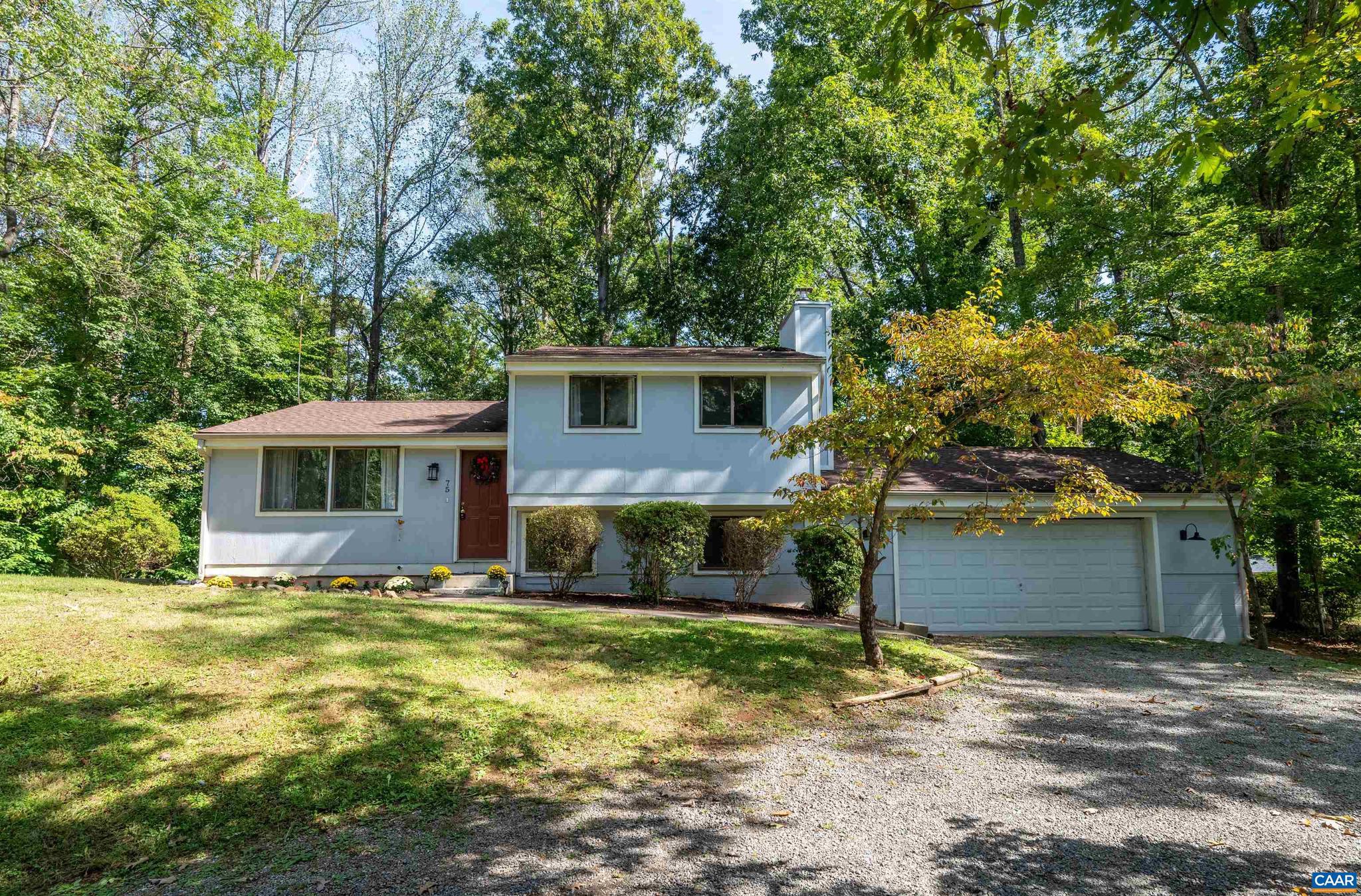 COUNTRY MEADOWS - Residential