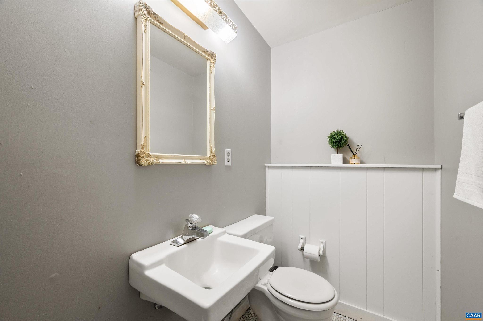 COUNTRY MEADOWS - Residential