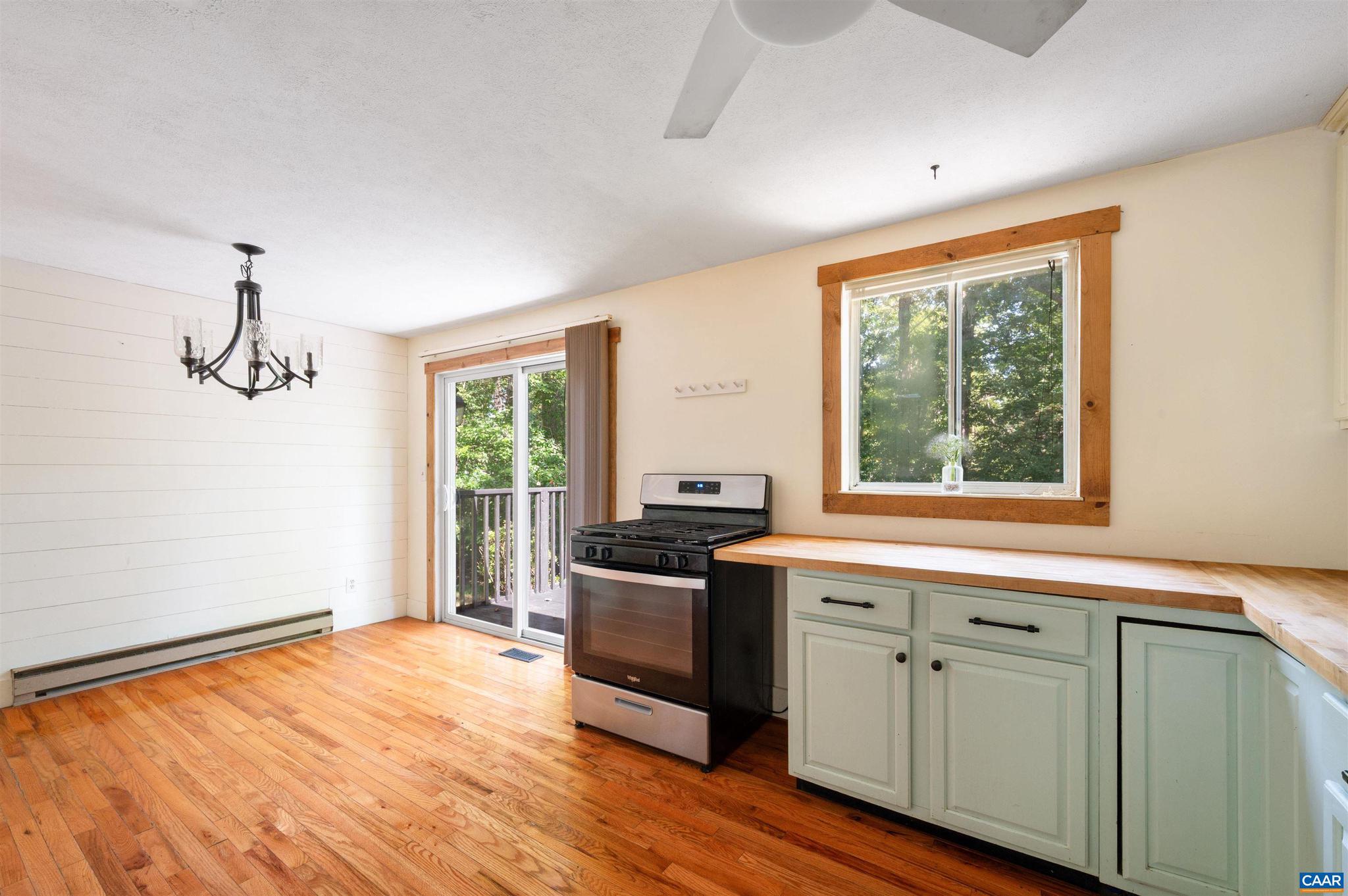 COUNTRY MEADOWS - Residential