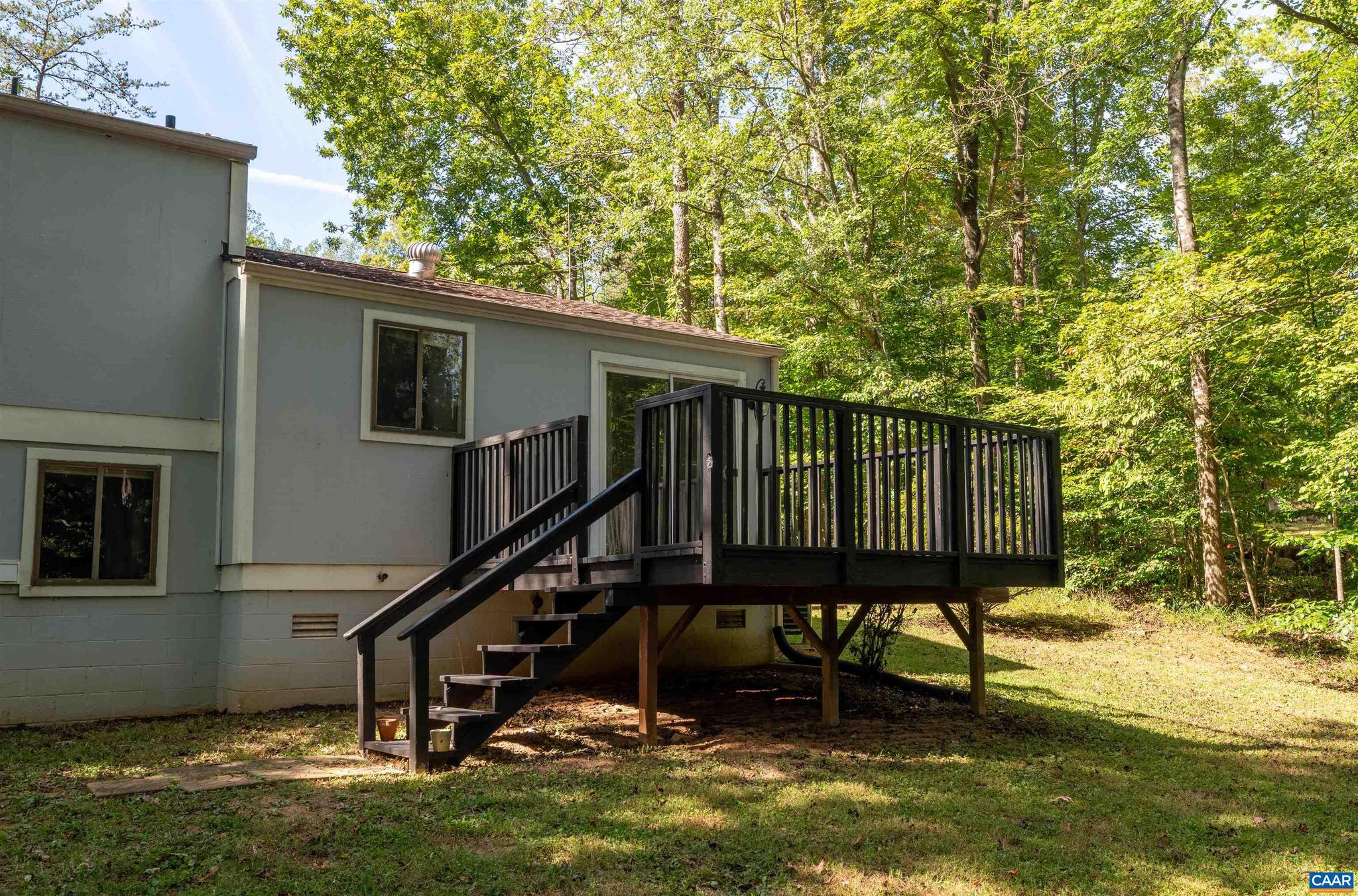 COUNTRY MEADOWS - Residential