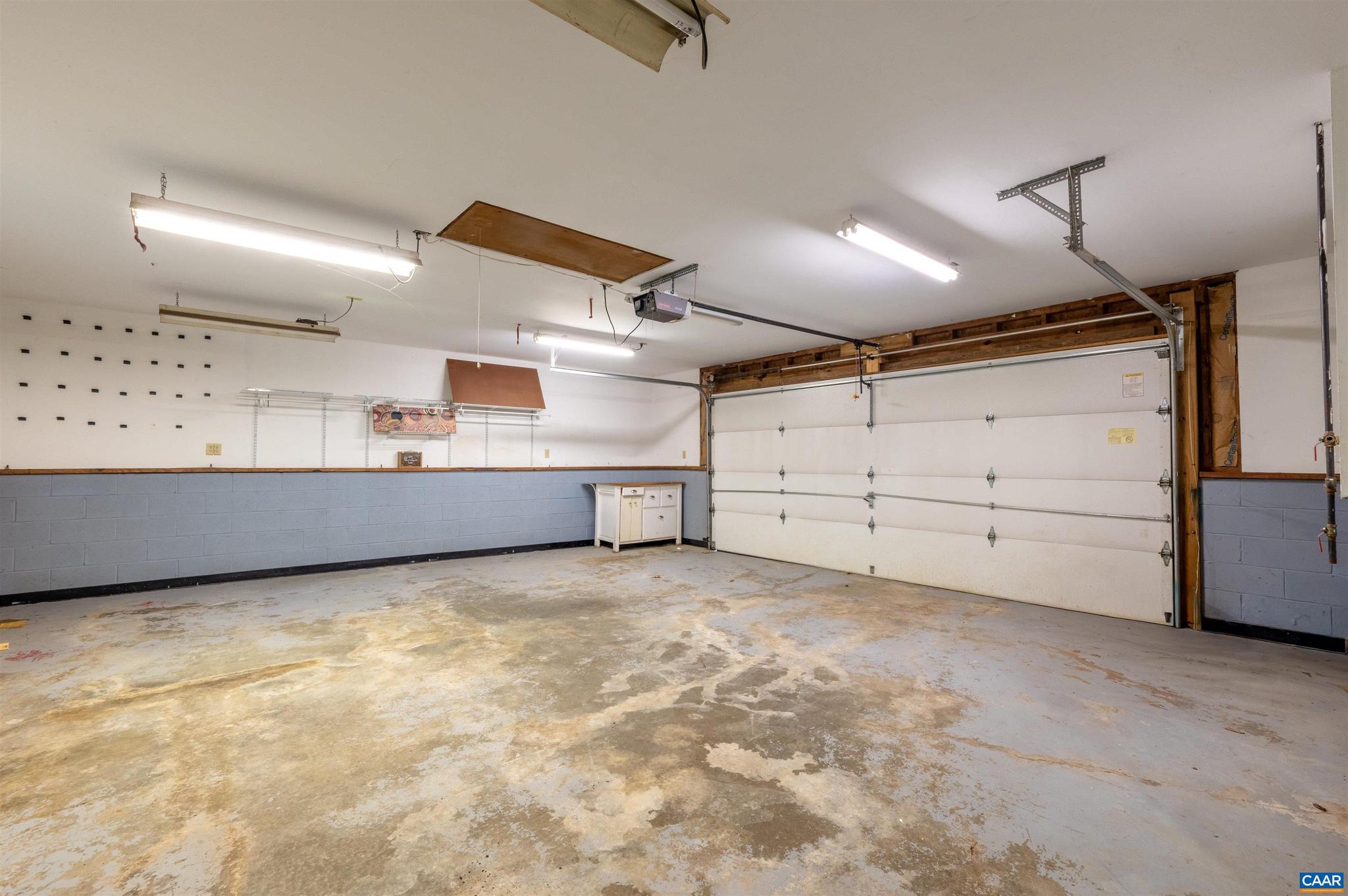 COUNTRY MEADOWS - Residential