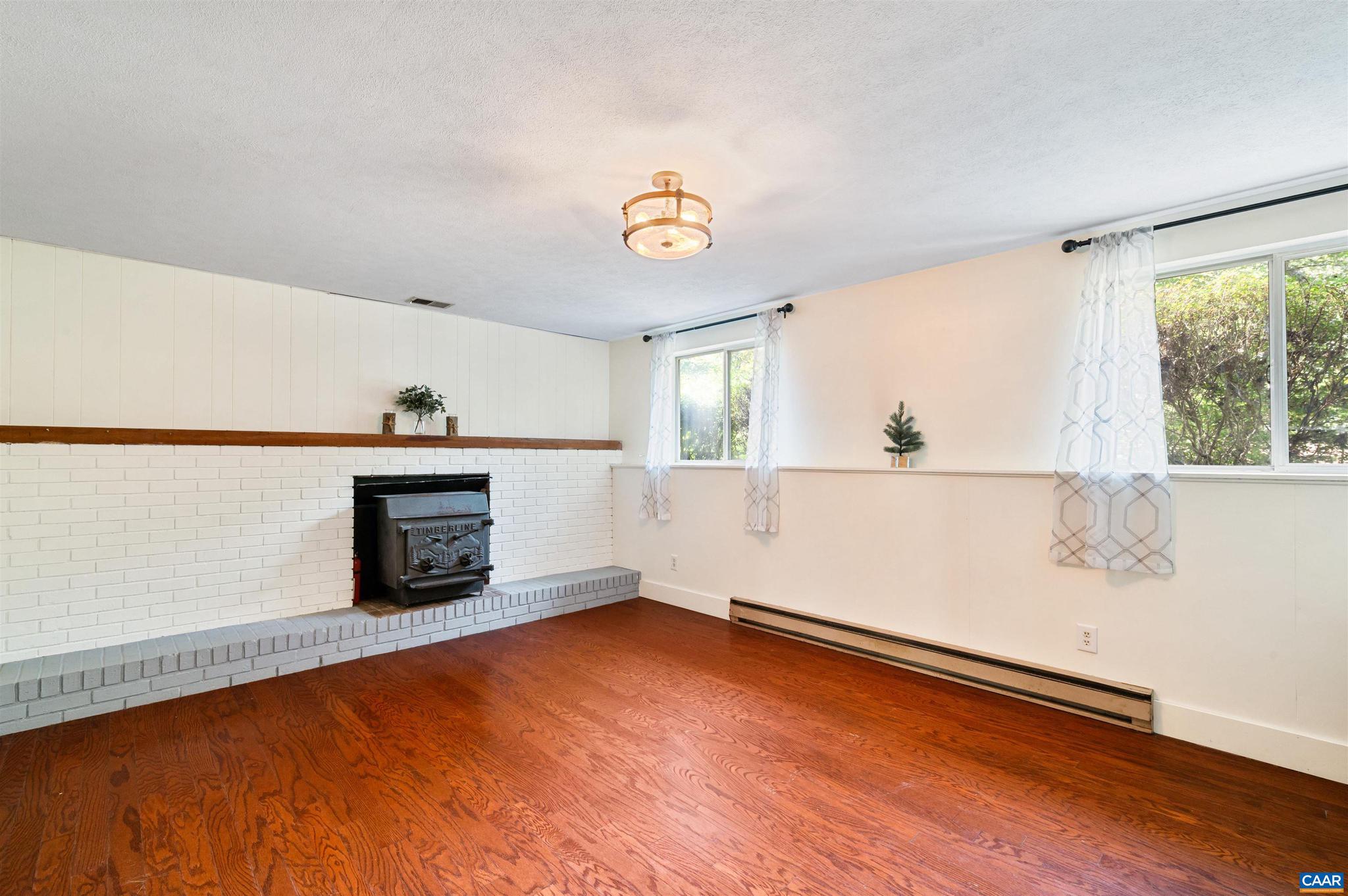 COUNTRY MEADOWS - Residential