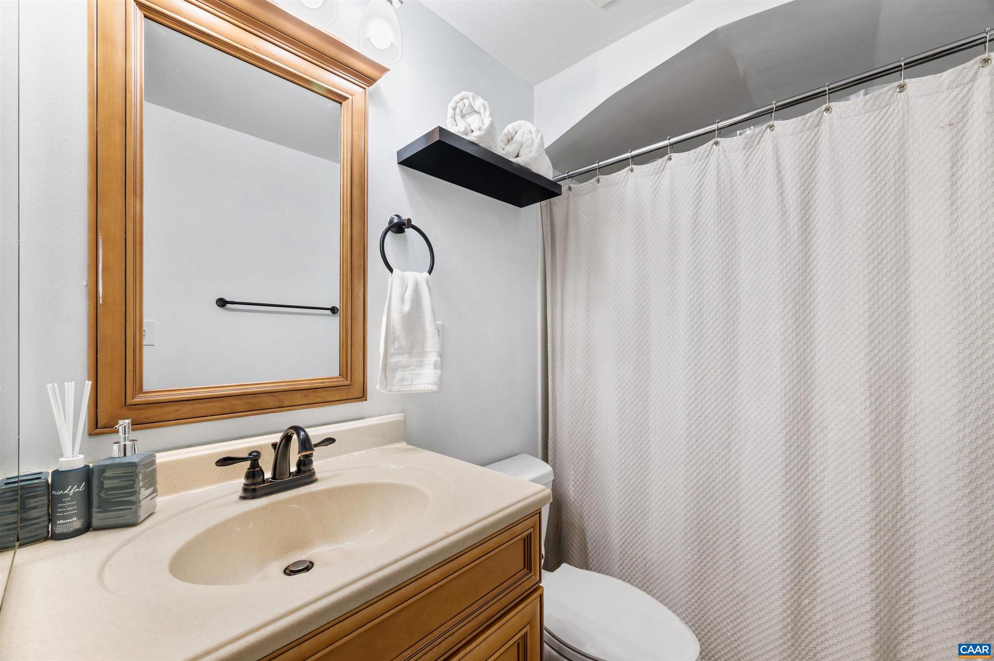 COUNTRY MEADOWS - Residential