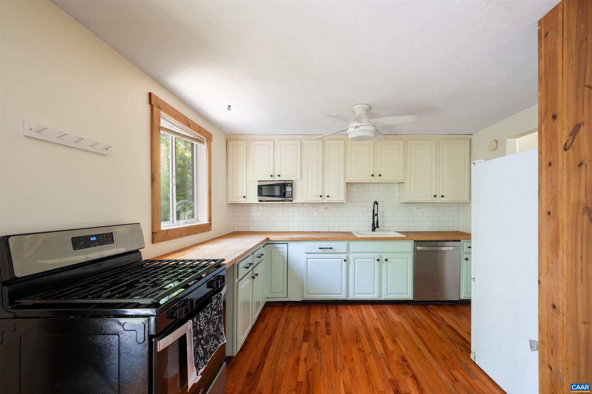 COUNTRY MEADOWS - Residential