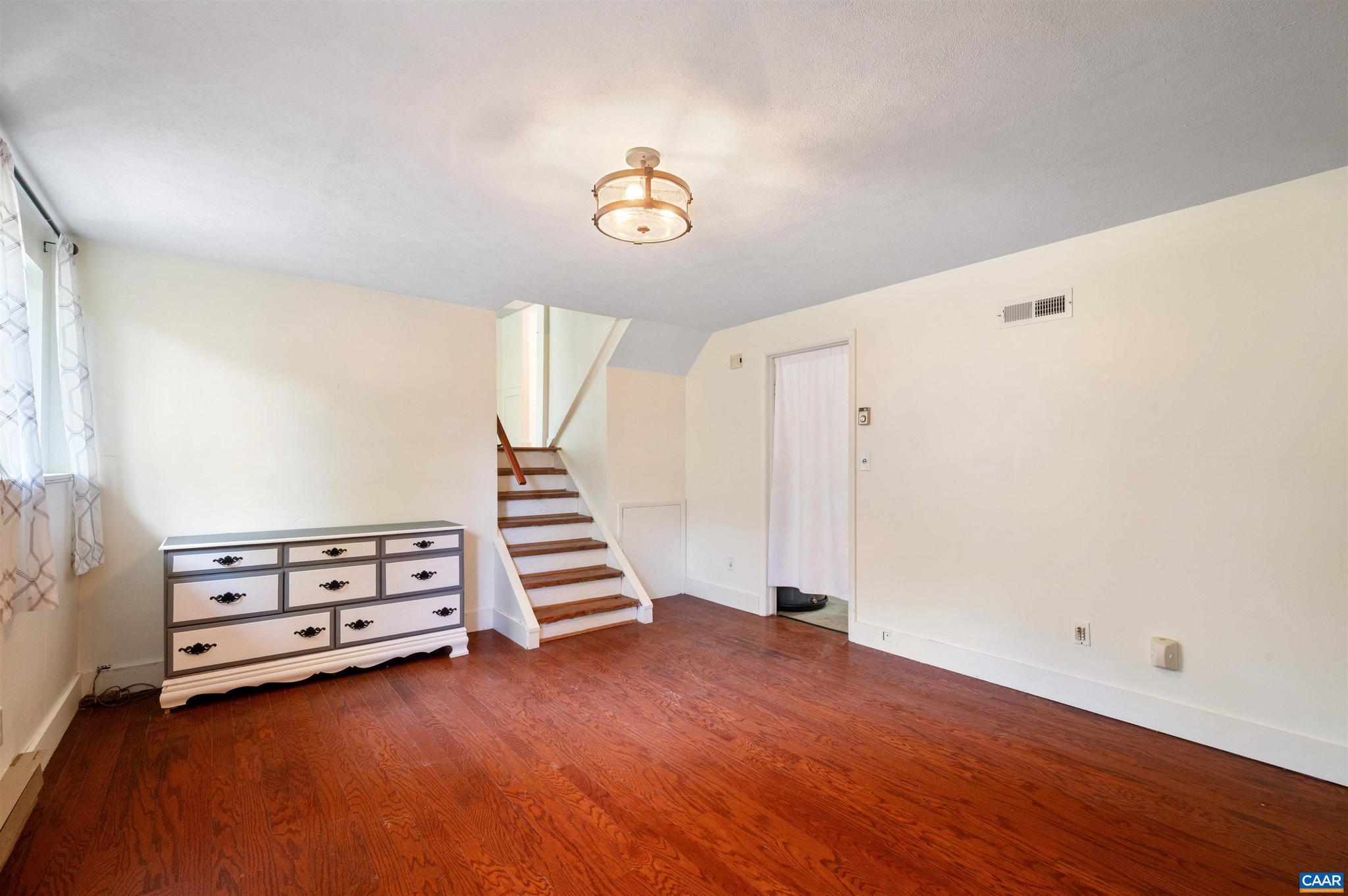 COUNTRY MEADOWS - Residential