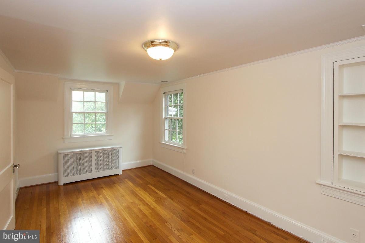 GREENWICH FOREST - Residential