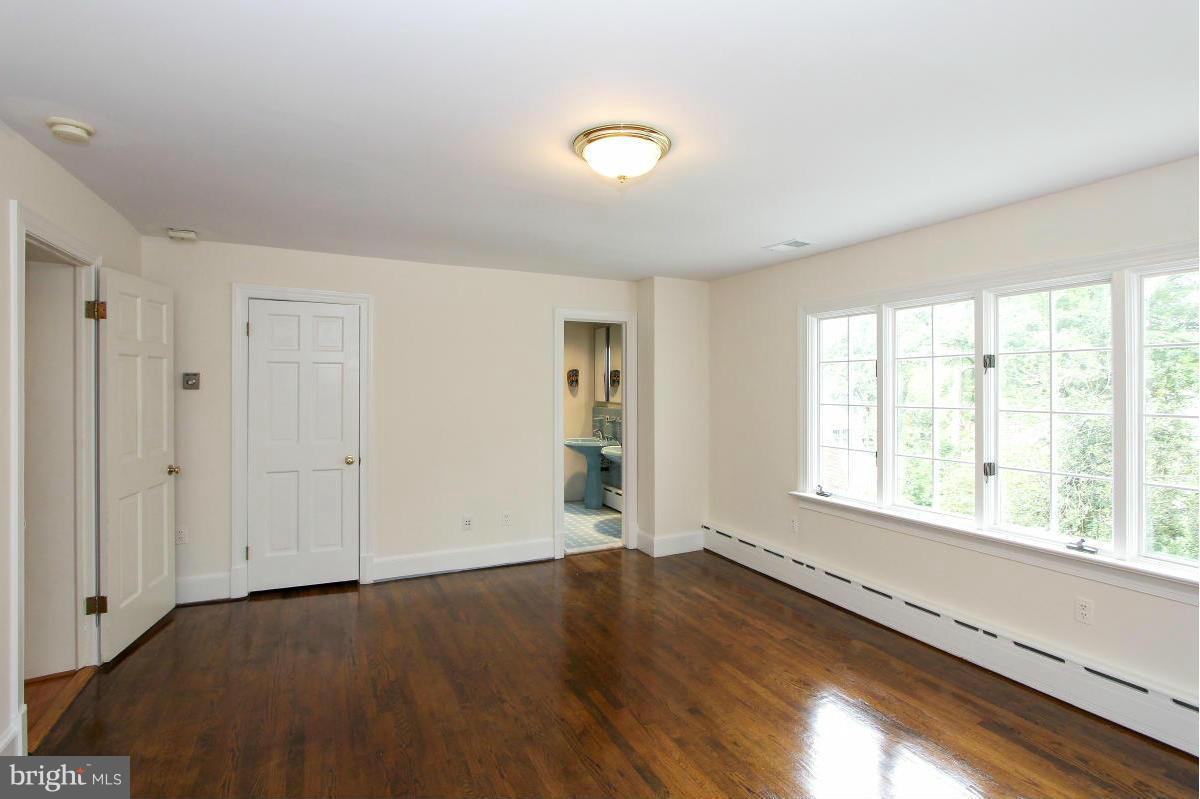 GREENWICH FOREST - Residential