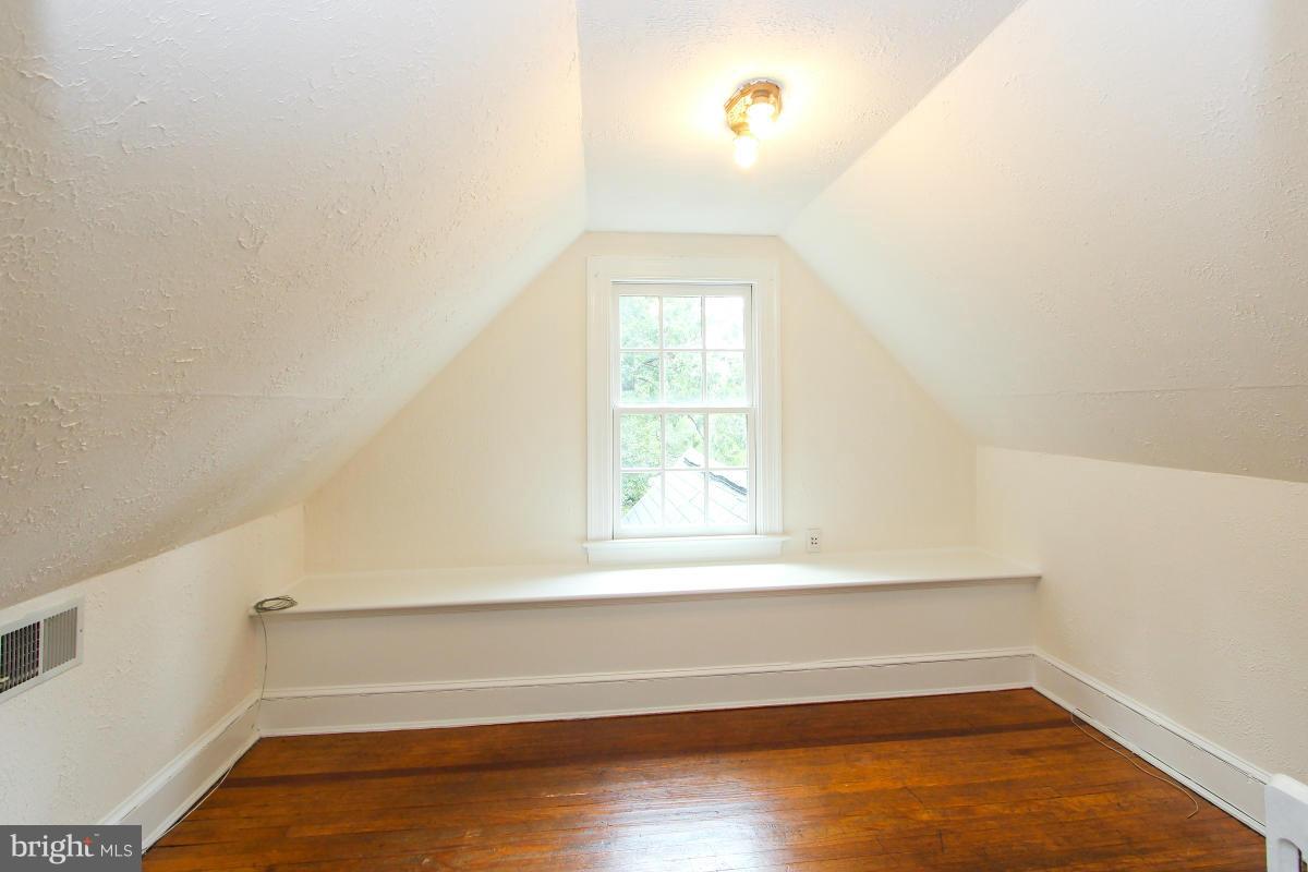 GREENWICH FOREST - Residential