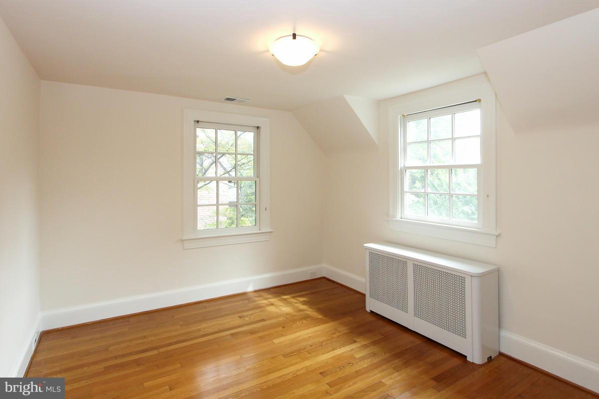 GREENWICH FOREST - Residential