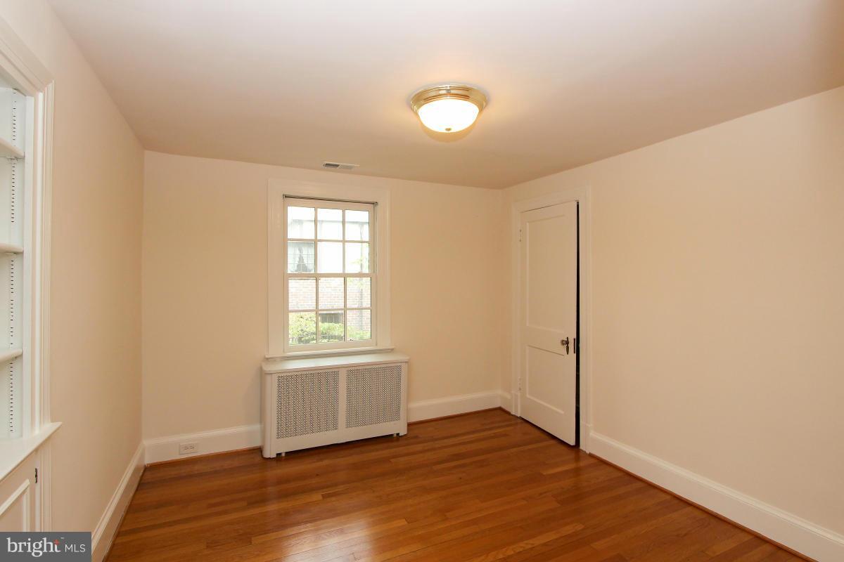 GREENWICH FOREST - Residential