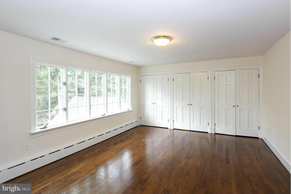 GREENWICH FOREST - Residential