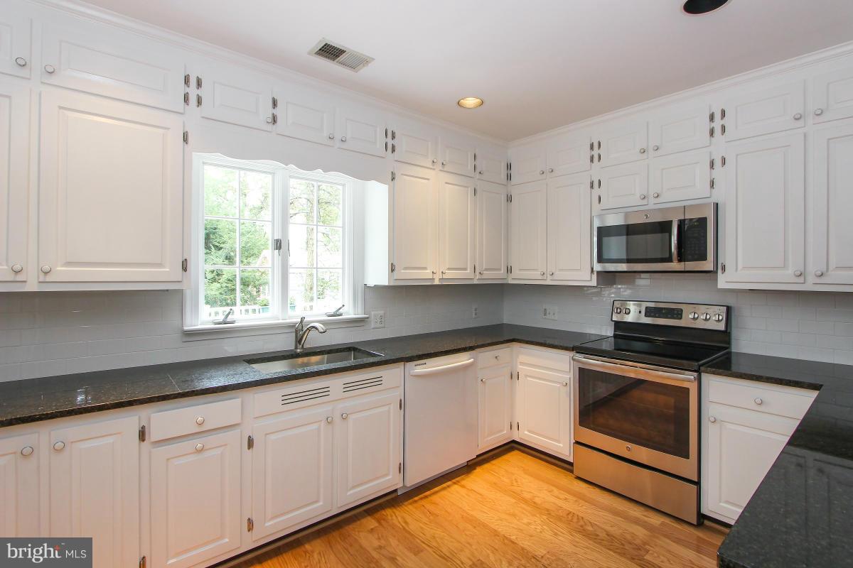 GREENWICH FOREST - Residential