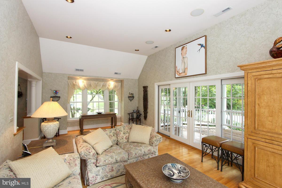 GREENWICH FOREST - Residential