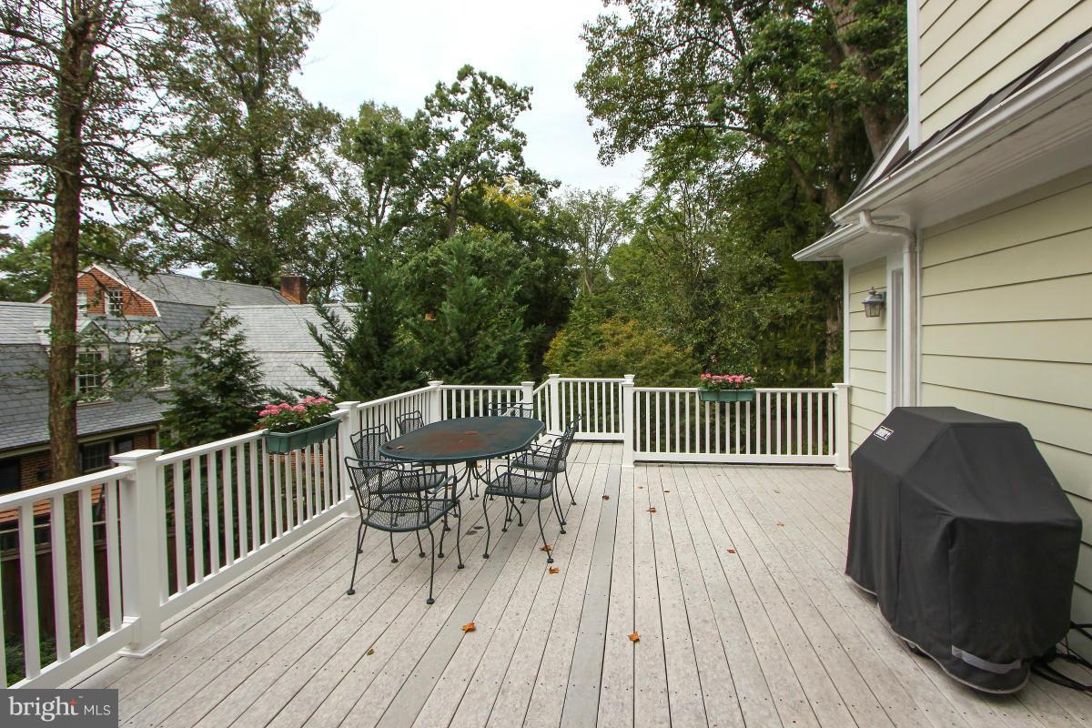 GREENWICH FOREST - Residential