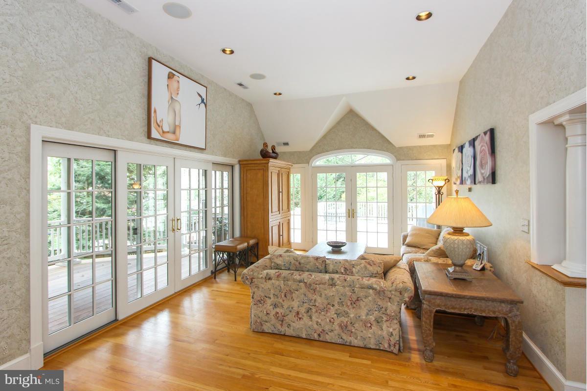 GREENWICH FOREST - Residential