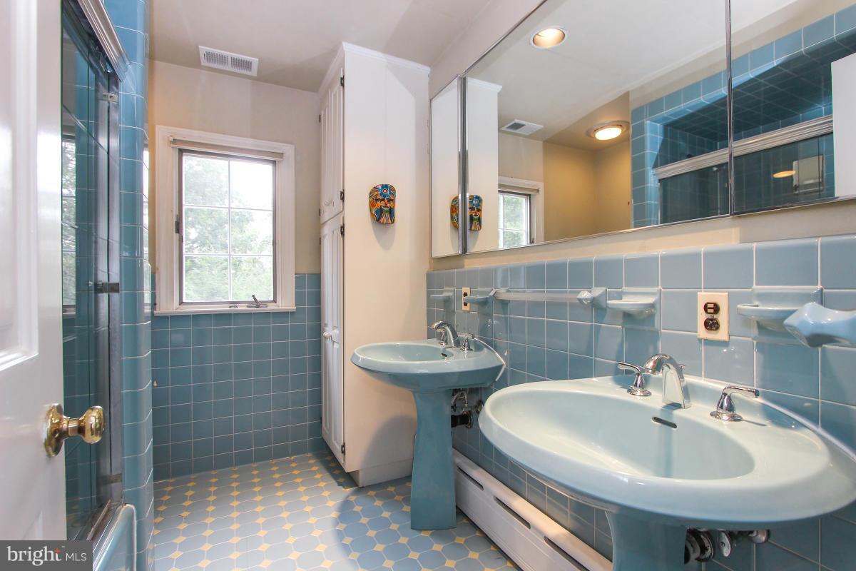 GREENWICH FOREST - Residential