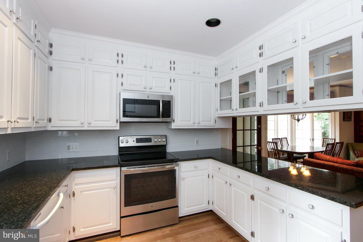 GREENWICH FOREST - Residential